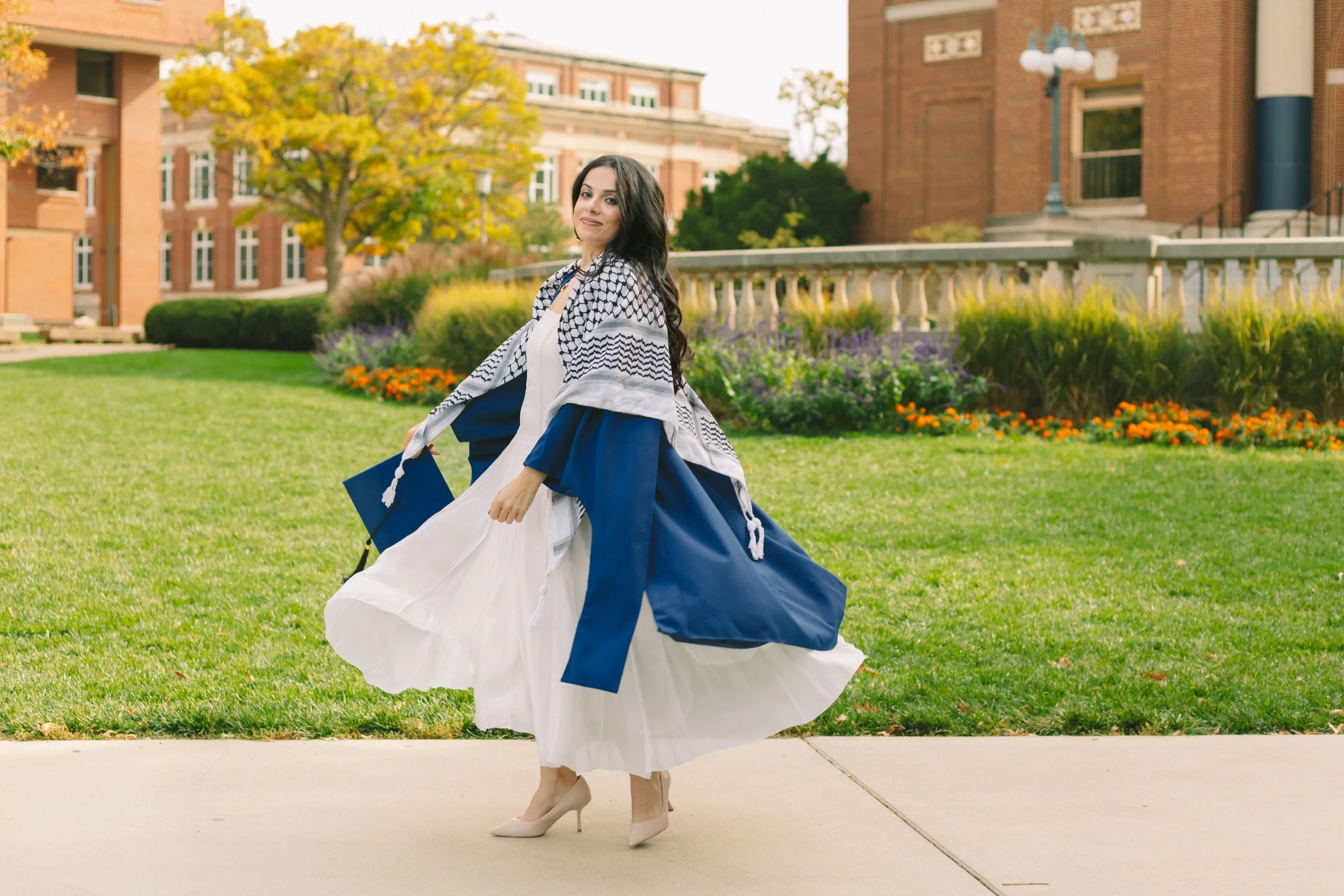 What to Wear for Your Graduation Photos.