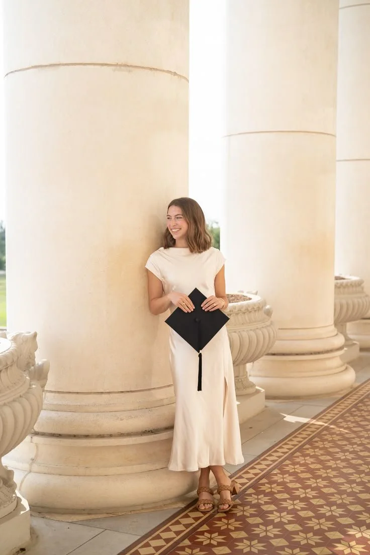 Grad photos inspo.jpeg