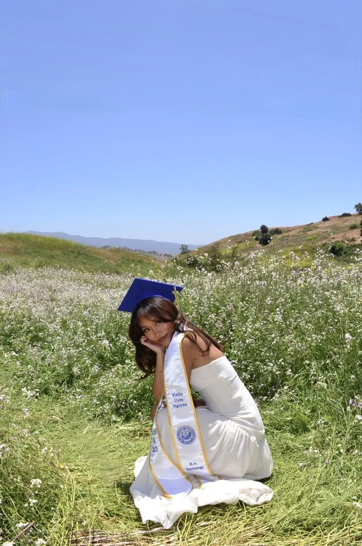 Grad Pinterest How to take Pinterest Graduation Photos at UIUC campus — Elsa Tejero ...