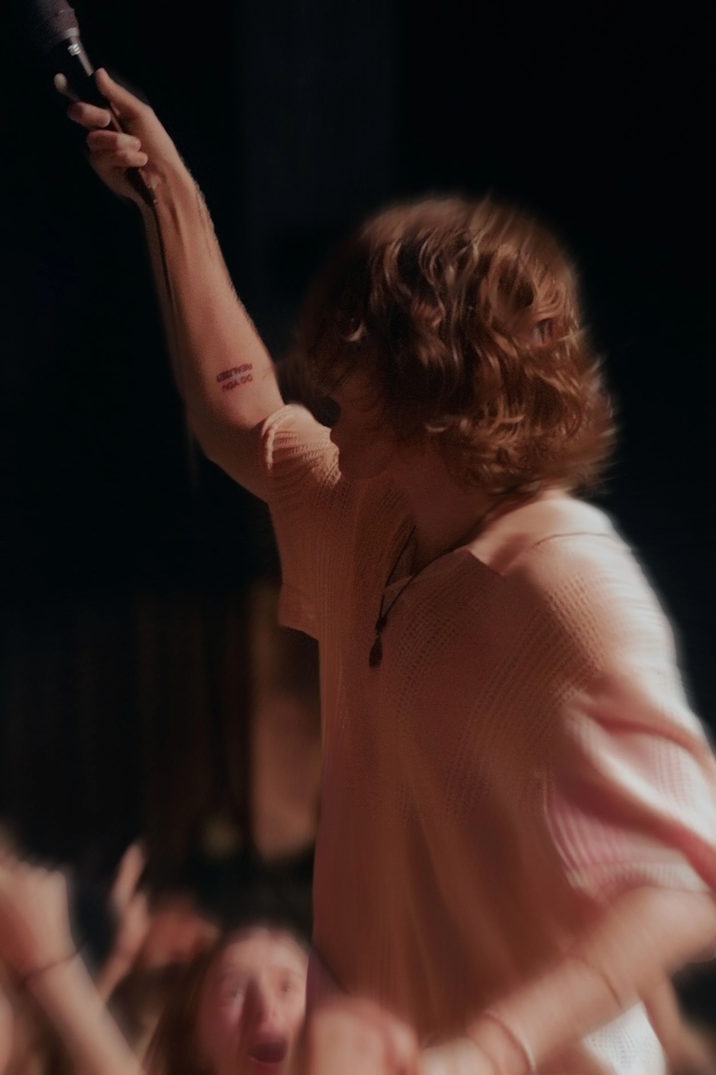 dillon basse sings with crowd at uc theatre in berkeley, ca (oct.4, 2023)