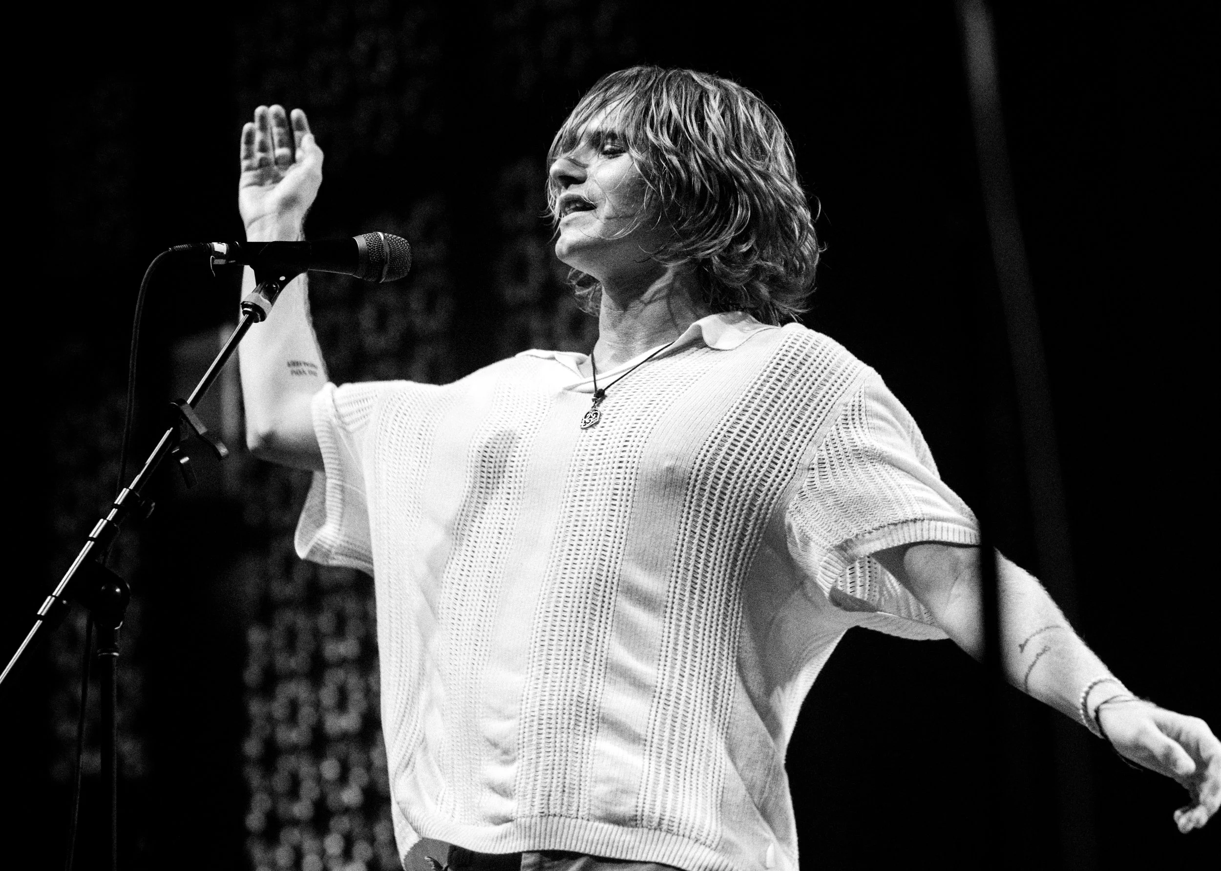 dillon basse of flipturn dances during the band's cover of 'everybody wants to rule the world' @ uc theater (oct. 4, 2023)