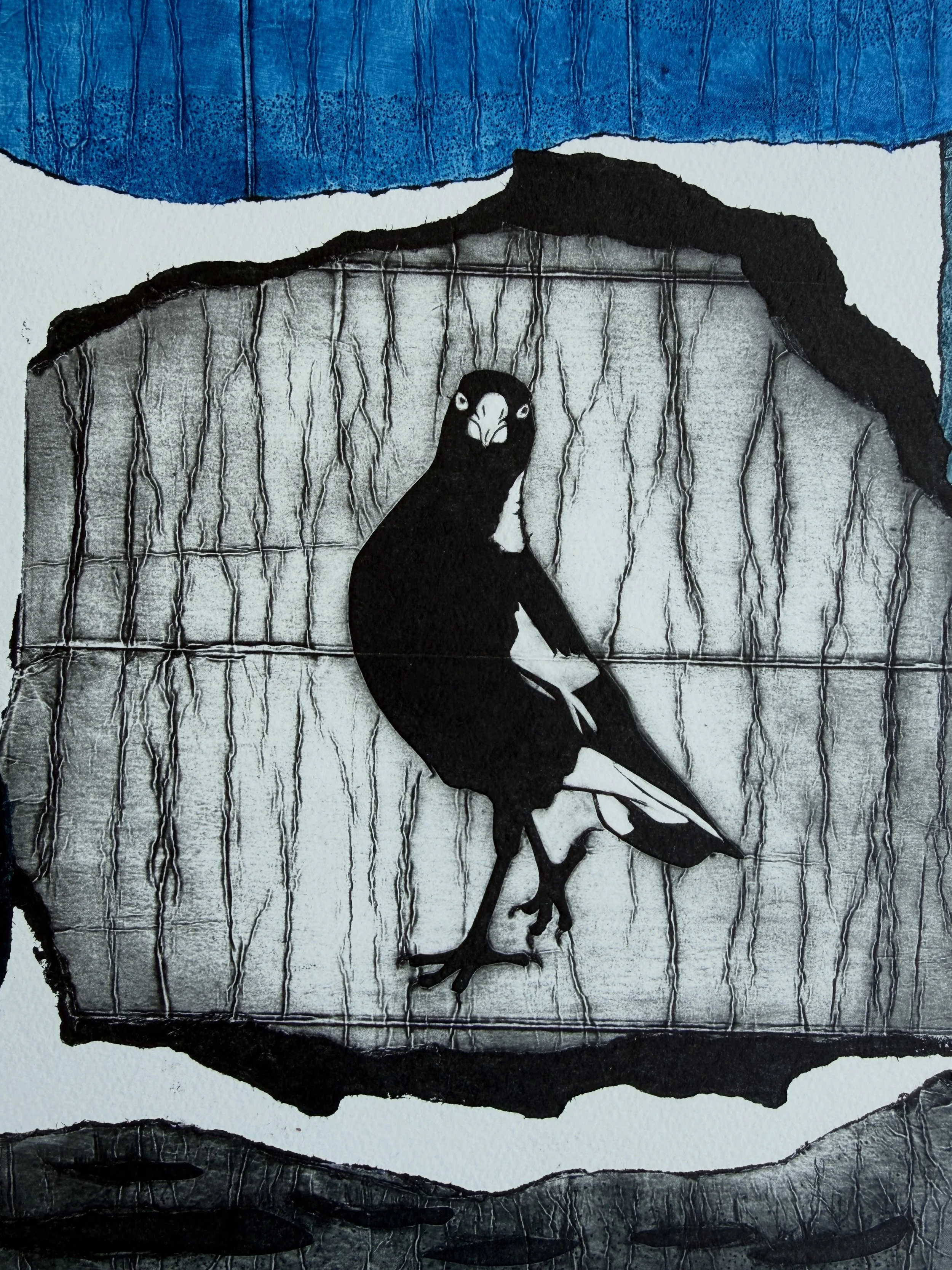 Get this magpie on a runway ASAP 👠

#printmaking #handpulledprint #printmakersofinstagram #tetrapakprint #collagraph