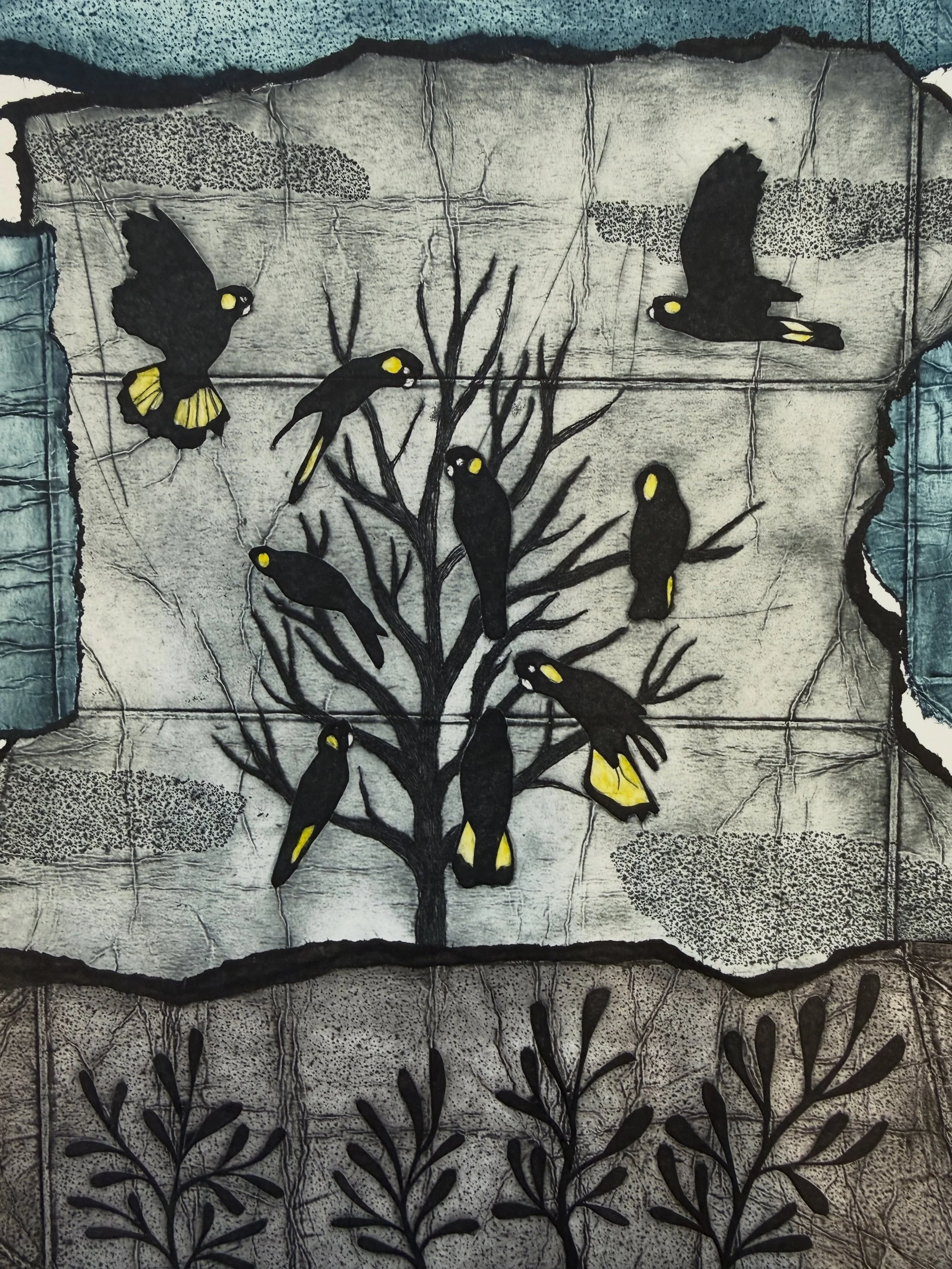 Happy Monday! These yellow-tailed cockatoos are settling in for the week ☺️ #tetrapakprint #printmaking #australianartist #birdart #etchingpress