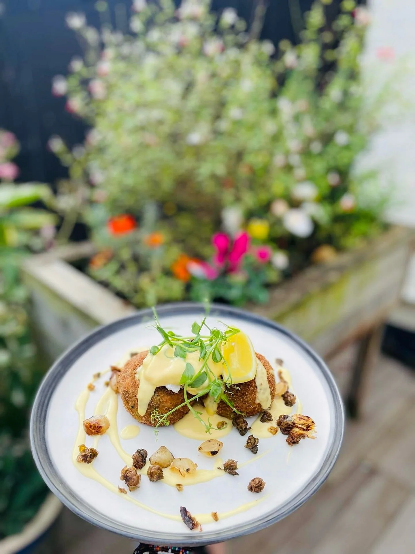 Hey friends! 🤗 It's Thursday and we're halfway to the weekend! 🎉

Maeve's is open from 9am-4pm today, serving up delicious breakfast from 9-11:30am and lunch from 12-2pm. 

Plus, our new weekly specials are here! 🤩 This week, don't miss our scrump