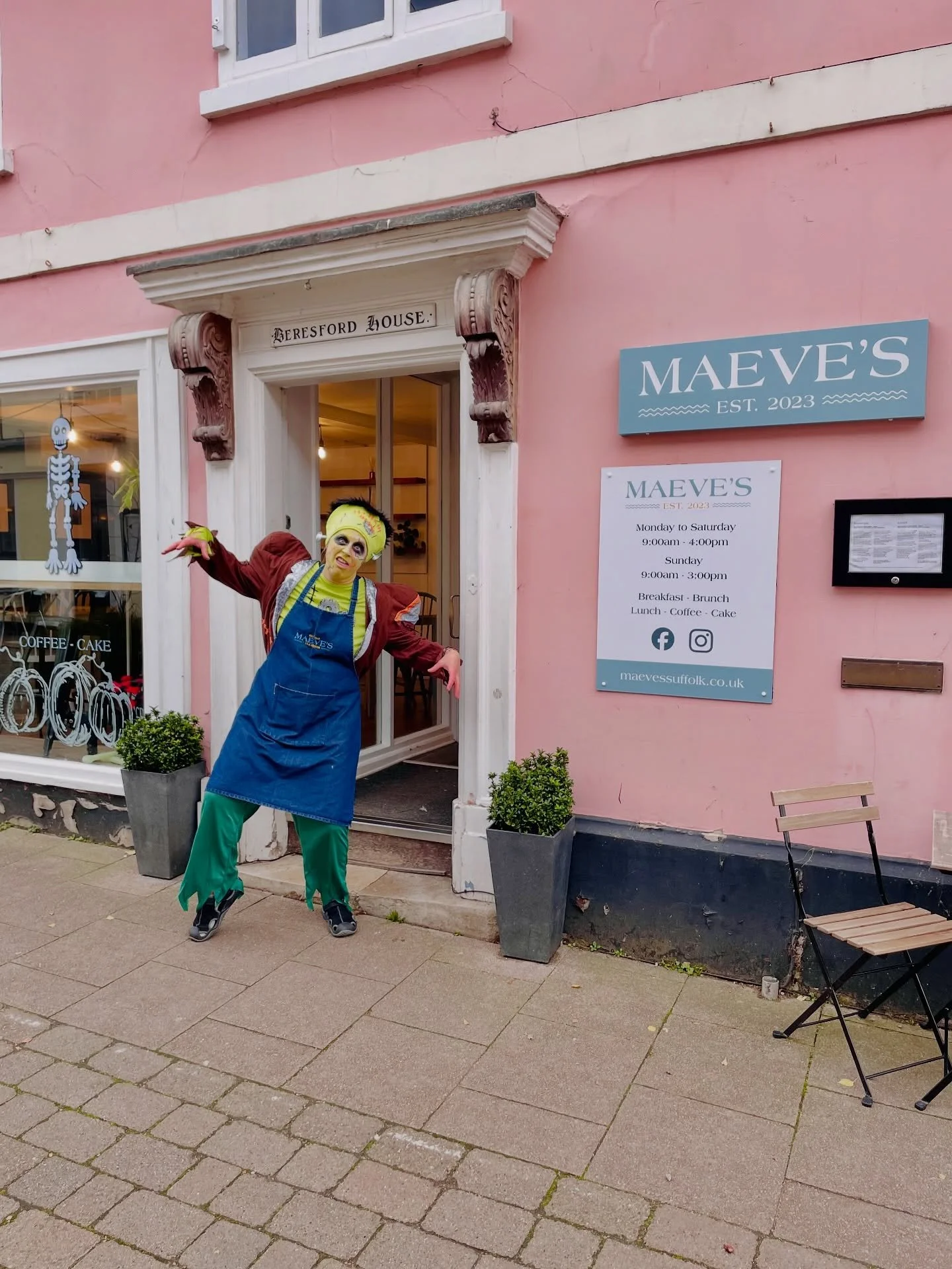 Happy Halloween!!! Join us today from 9am-3pm for breakfast until 11:30am and lunch from 12-2:30pm. We're closing early to set up for our Indian street food supper night, with Pulkit preparing a range of delicious dishes. Last orders at 2:30pm. 

Tha