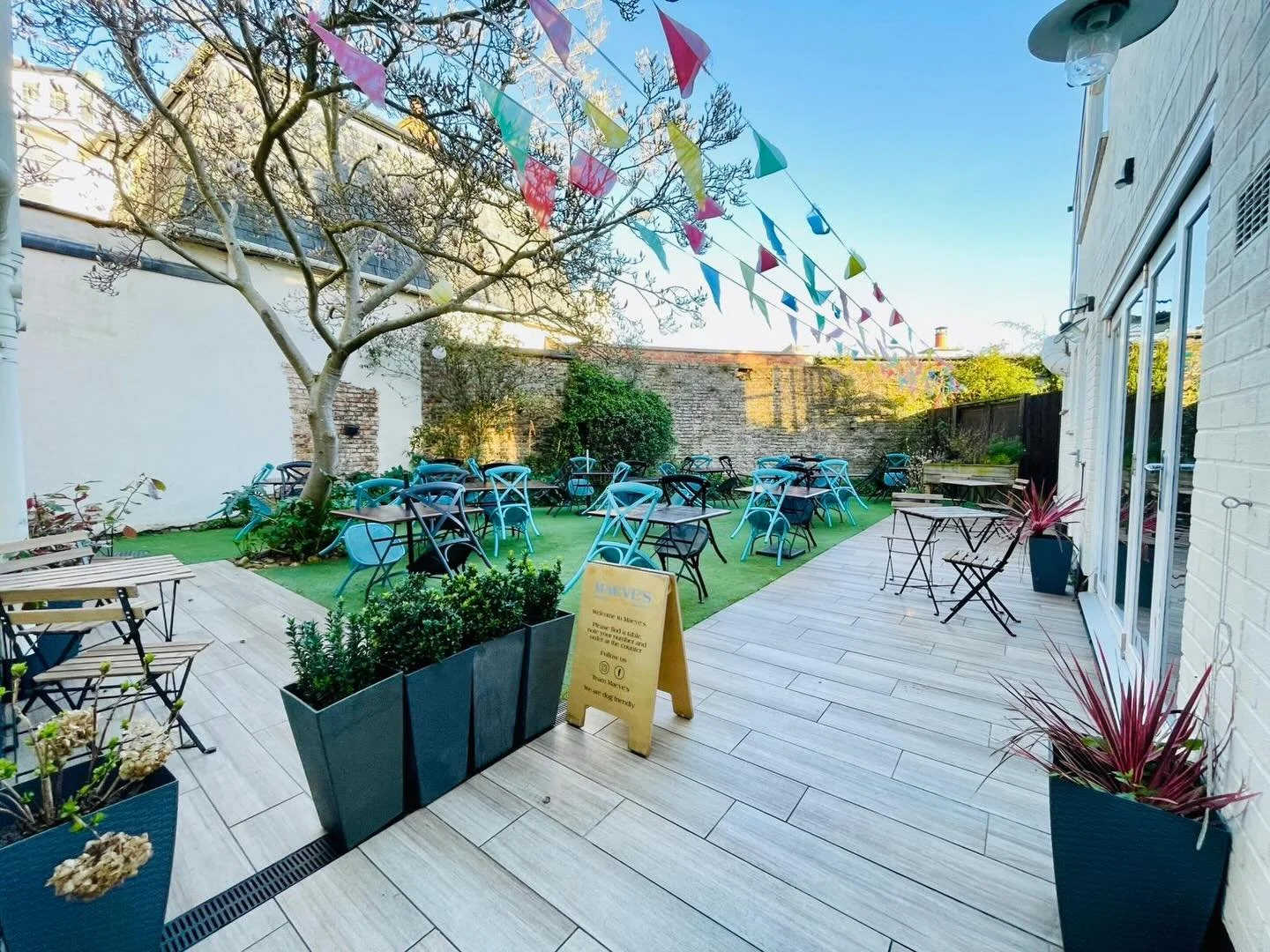 🌸 Mother's Day at Maeve's 🌸

If you've not yet sorted your Mother's Day plans, don't worry; we can help.

Whether you're looking for somewhere to enjoy a delicious breakfast, a leisurely brunch or would like to indulge in our afternoon tea, we've g