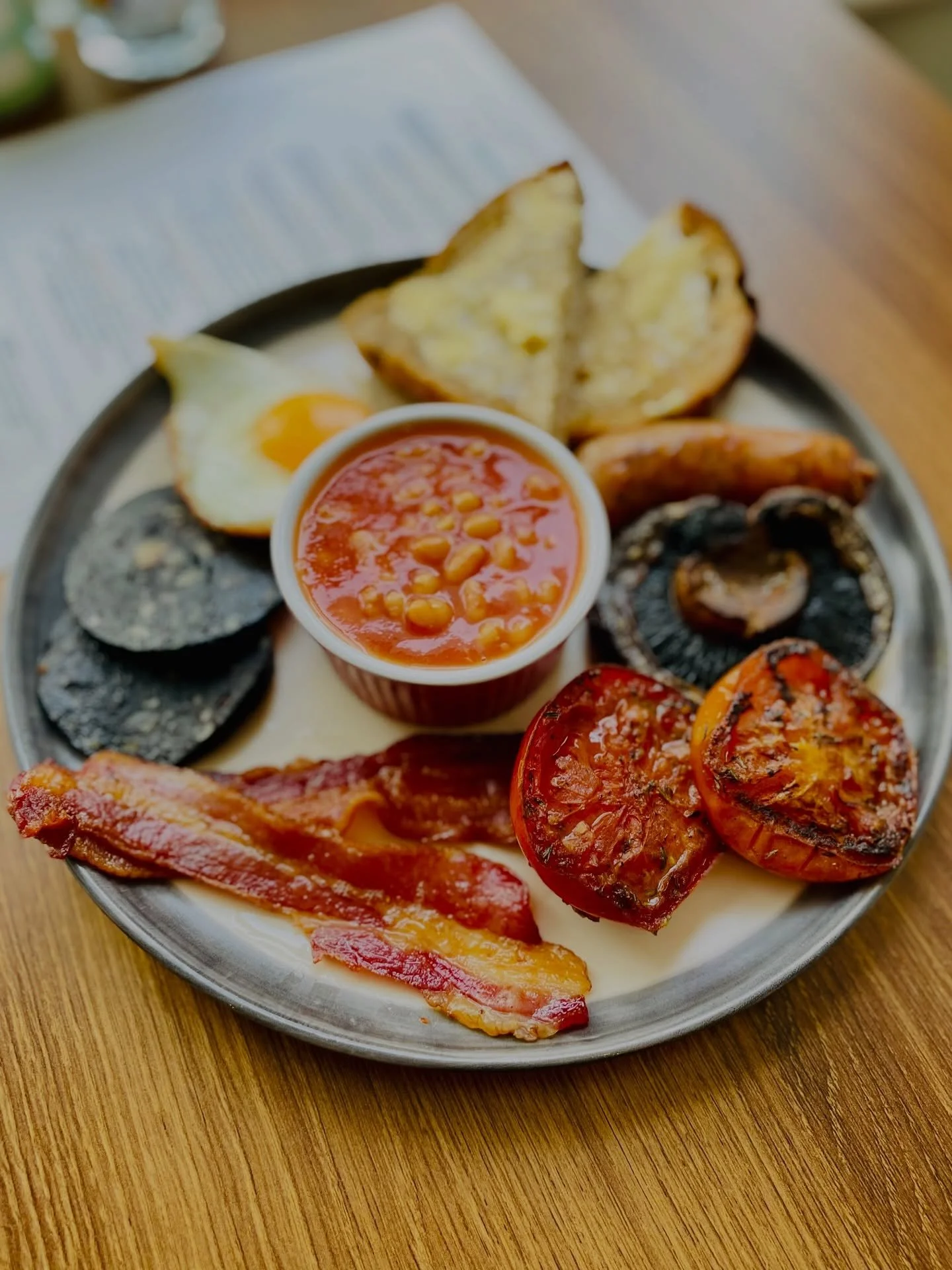 The long weekend is almost here! 🌞🌞 We can't wait&hellip;
This weekend, swing by for scrumptious breakfast, brunch, lunch, or cakes and pastries.

Check out our weekend hours:
💫 Friday: 9-4pm (breakfast 9-11:30, lunch 12-2:30, fresh bakes and cake