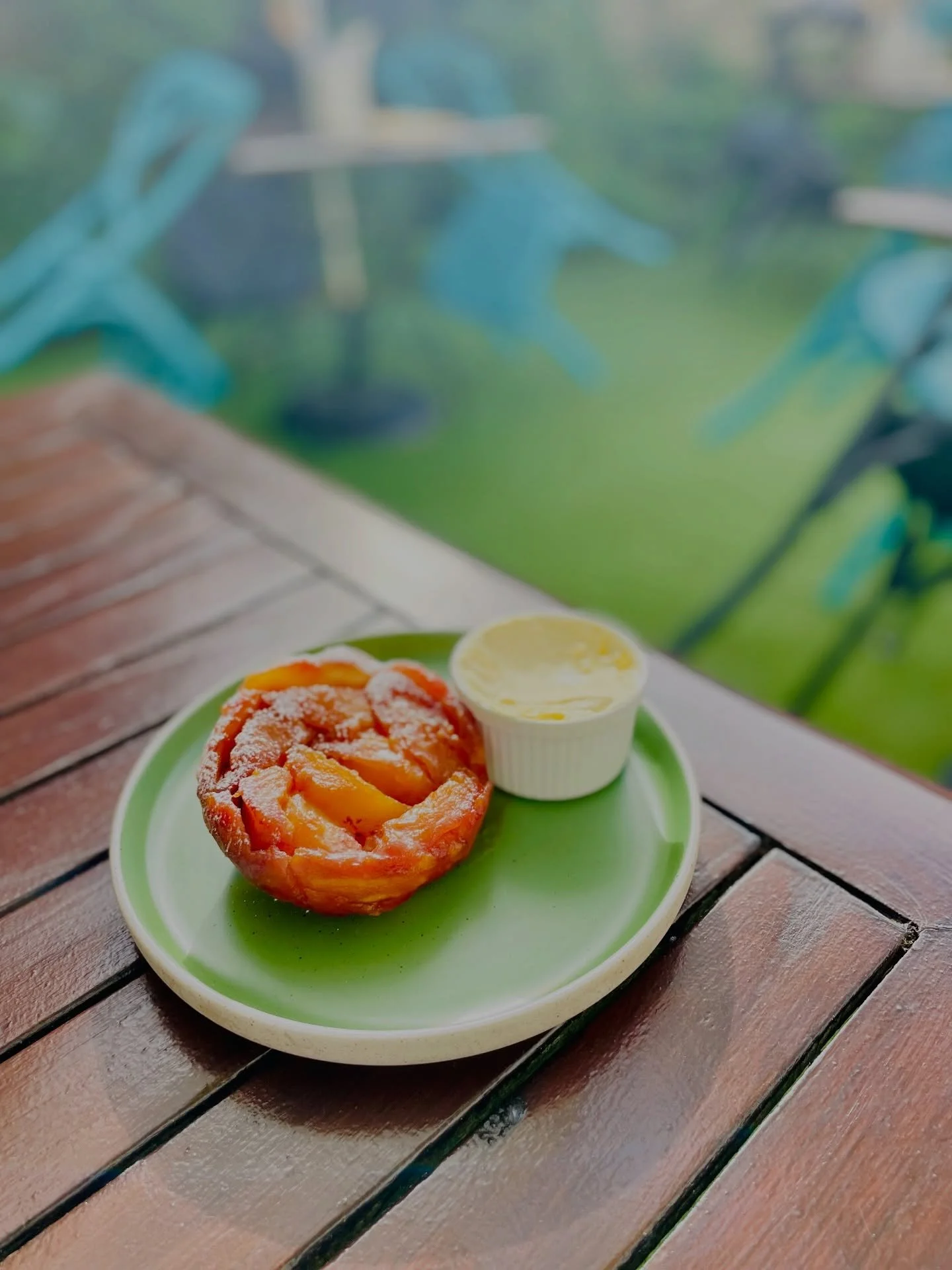 Morning, Woodbridge! ☀️☀️ We're kicking off the day with a delicious brunch menu, served until 2:30pm. Plus, enjoy our freshly baked goodies all day long! 

💫 And, don't miss our counter special: Apple tart tatin with clotted cream. 

Come and treat