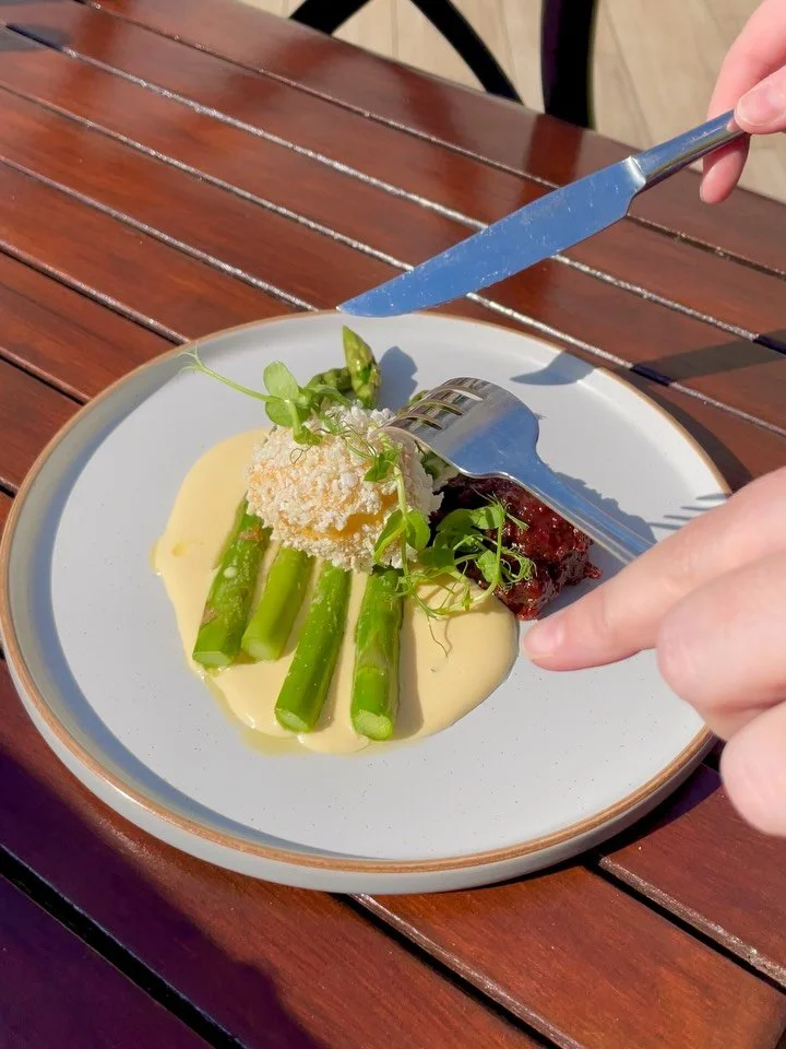 Morning Woodbridge!!! 🌞🌞

We are open 9-4pm, serving brunch until 2:30pm fresh bakes, cakes and pastries until 4pm.

On specials this weekend 🤤

💫 Local Asparagus, bacon jam, crispy egg &amp; hollandaise.

💫 Thai chicken. Sesame bacon, pickled c