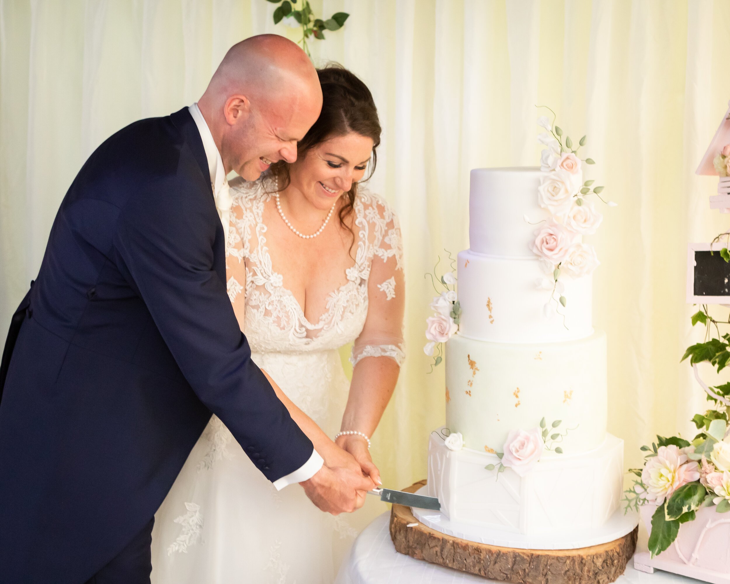 bride-and-groom-cut-the-cake.jpg
