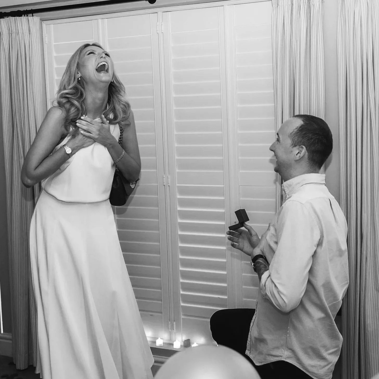 Man-on-one-knee-proposing-to-woman