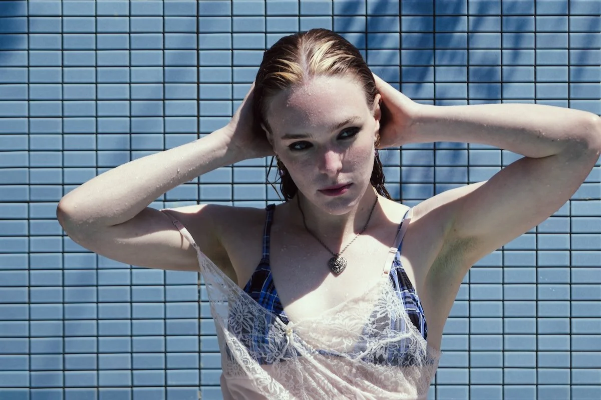 Holly Hebe Returns With Pulsating New Single ‘Swimsuit’