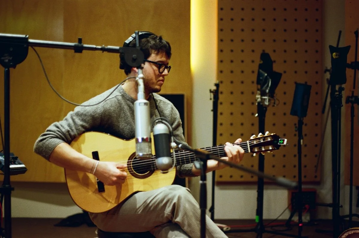 Melbourne-based Brazilian Artist Alcides Neto Shares Latest Single ‘Ari, Sérgio, Melo, Marco, Merda’