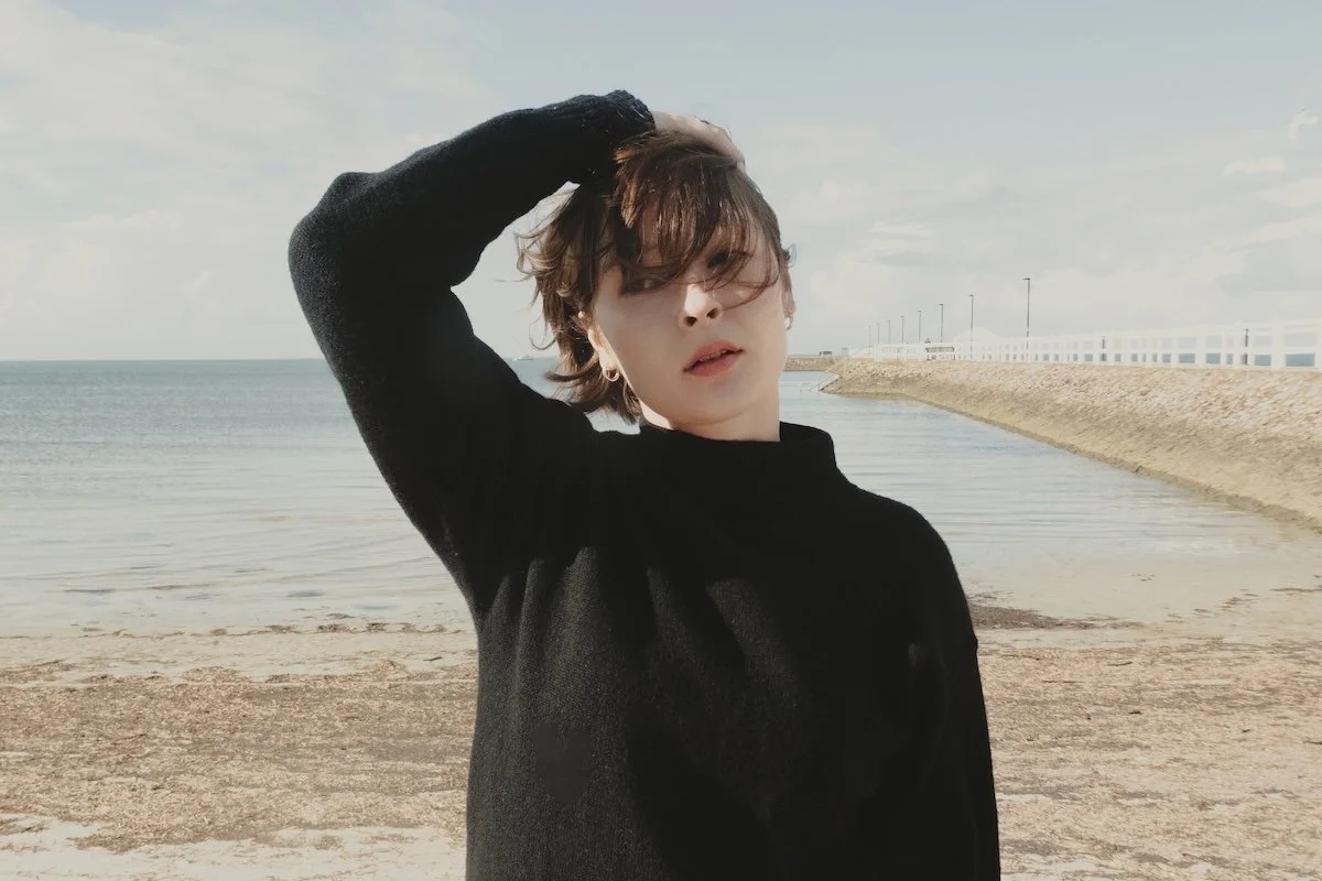 Lottie McLeod Announces ‘The Boat House’ EP, Shares New Single ‘Sunburnt’