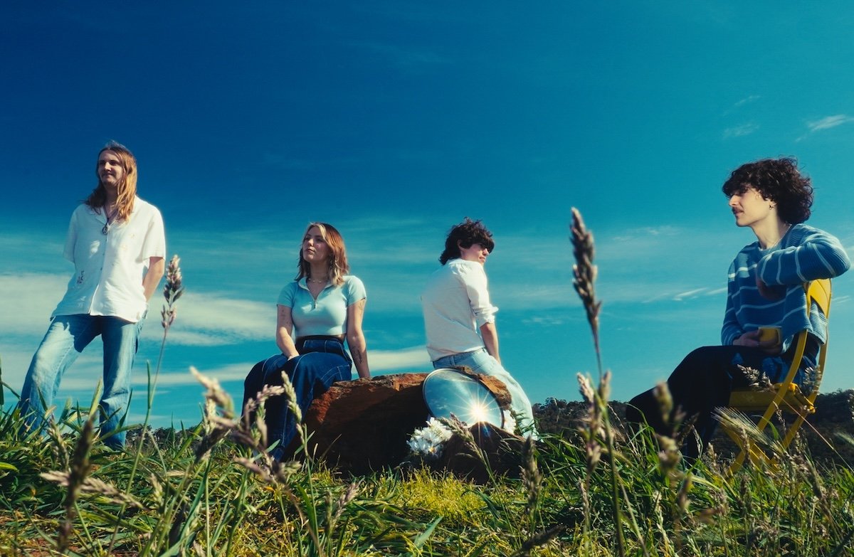 Destinezia Shares New Single ‘crooked teeth.’, Announces National Tour