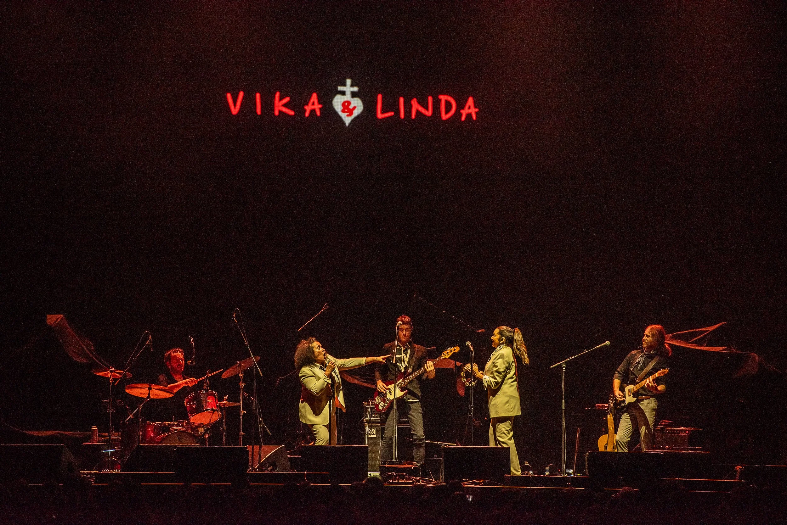 Vika and Linda3643.jpg