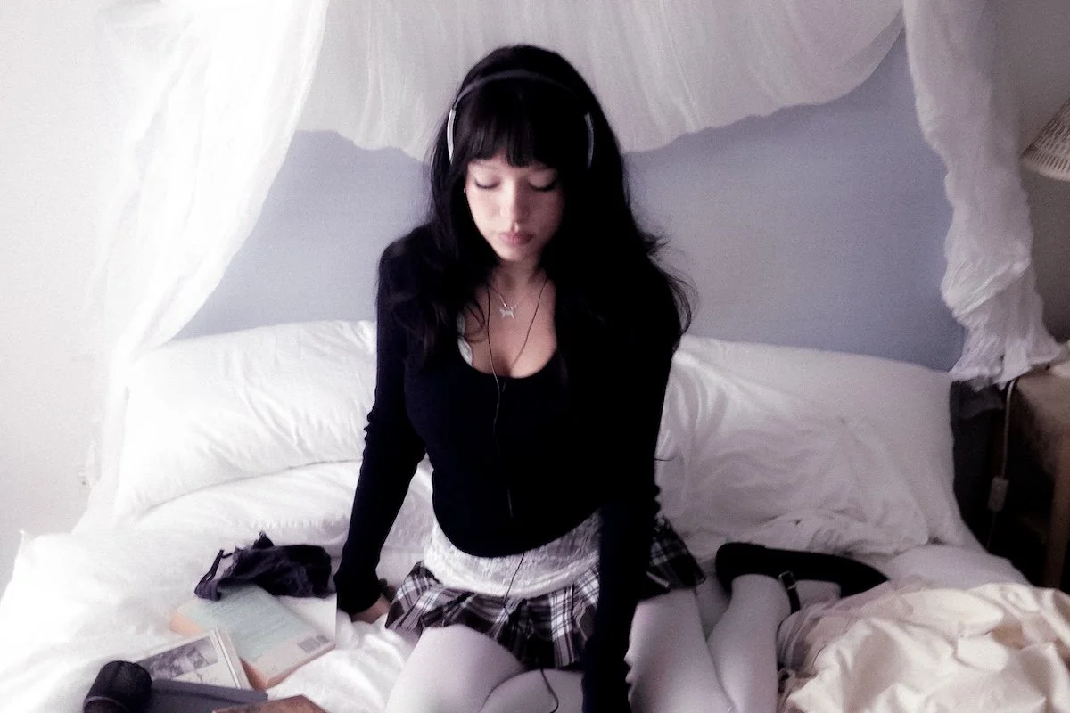 Esha Tewari Shares New Single ‘in twos’