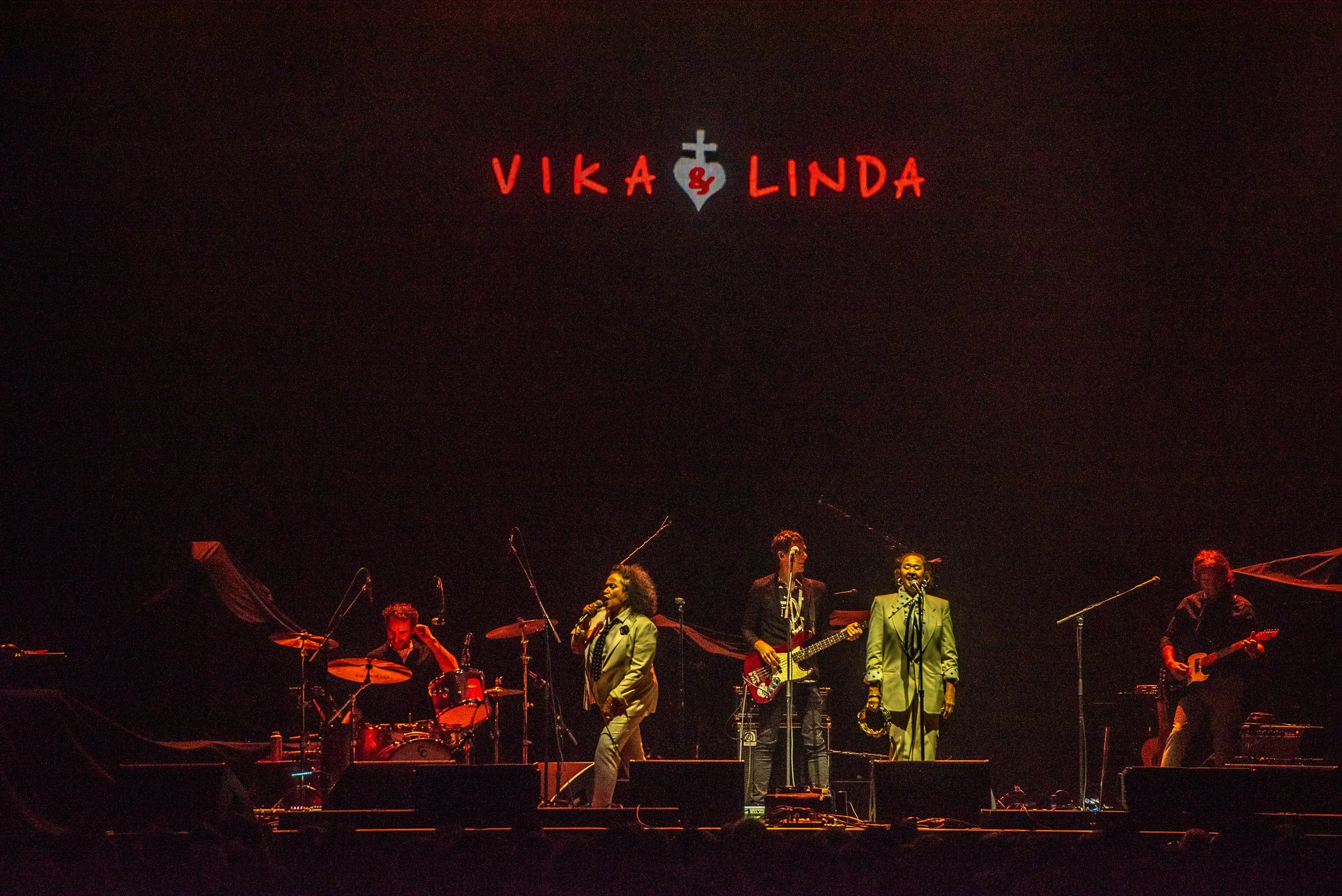 Vika and Linda3624.jpg