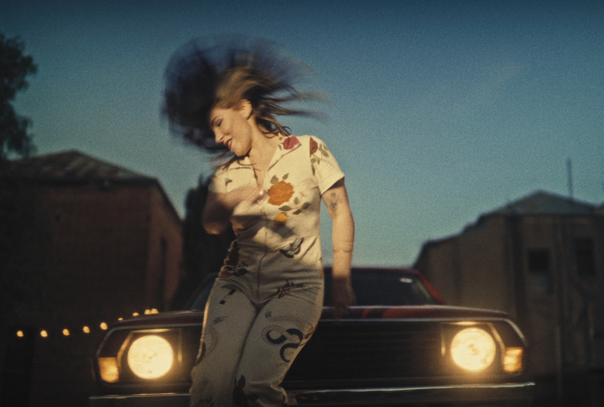 Ella Hooper Drops Stomping New Single ‘I Got Eyes (On You)’