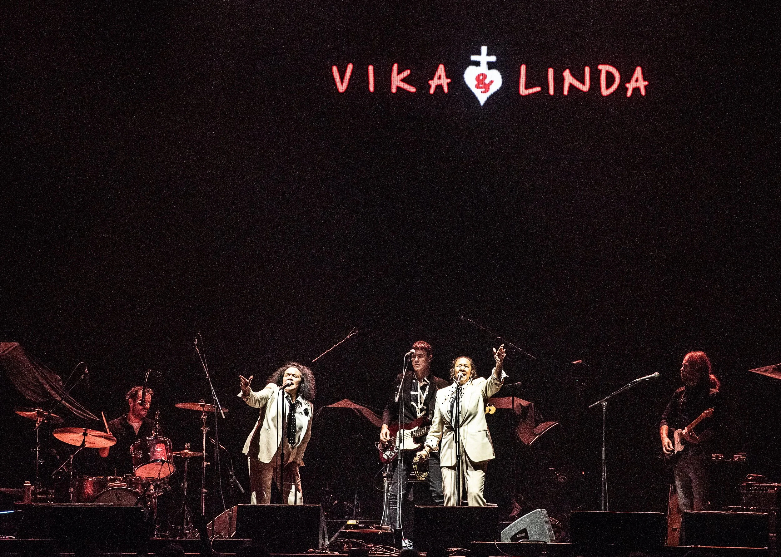 Vika and Linda3664.jpg