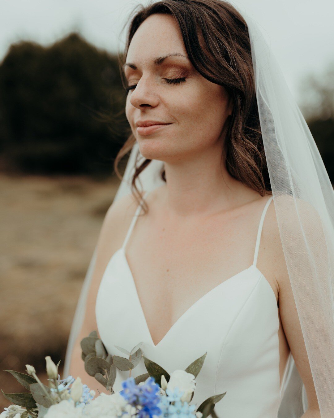 Traumhafte Erinnerungen an dieses Brautpaarshooting mit Vici &amp; Kai in der L&uuml;neburger Heide. Wind und Wetter getrotzt und sich dem Moment hingegeben - love it! 🤩

Danke f&uuml;r euer Vertrauen und diesen unvergesslichen Tag ihr zwei! 🙏