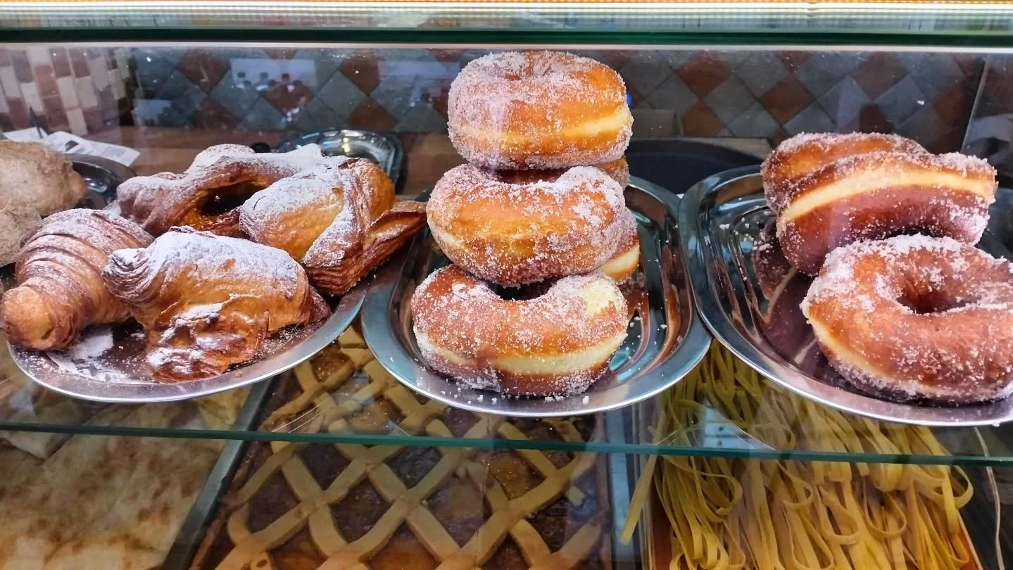 Sweet, fluffy, and freshly made! Our Italian ciambelle are calling your name — best enjoyed with a caffè (or two ๐). Pass by Pomodoro and say ciao — these treats won’t last long! ๐ฎ๐นโ๐ฉ
#ciambelle #italiandessert #dolcevit