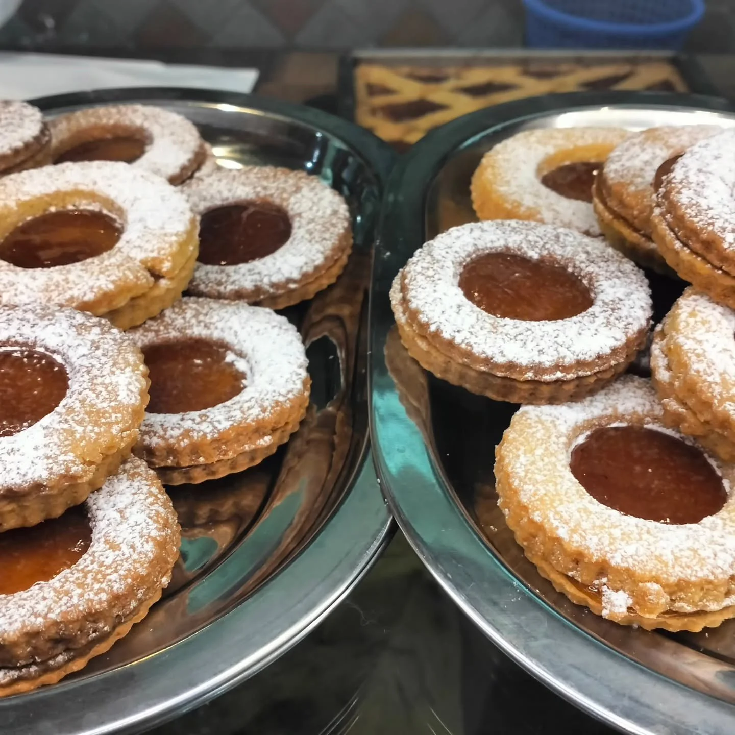 Sweet, crumbly, and filled with apricot jam โจ Our freshly baked biscuits are the perfect little treat to brighten your day. Come by Pomodoro and say ciao for a taste of sweetness! ๐
#apricotbiscuits #SweetAtPomodoro
#pomodoromoments #dolciitaliani