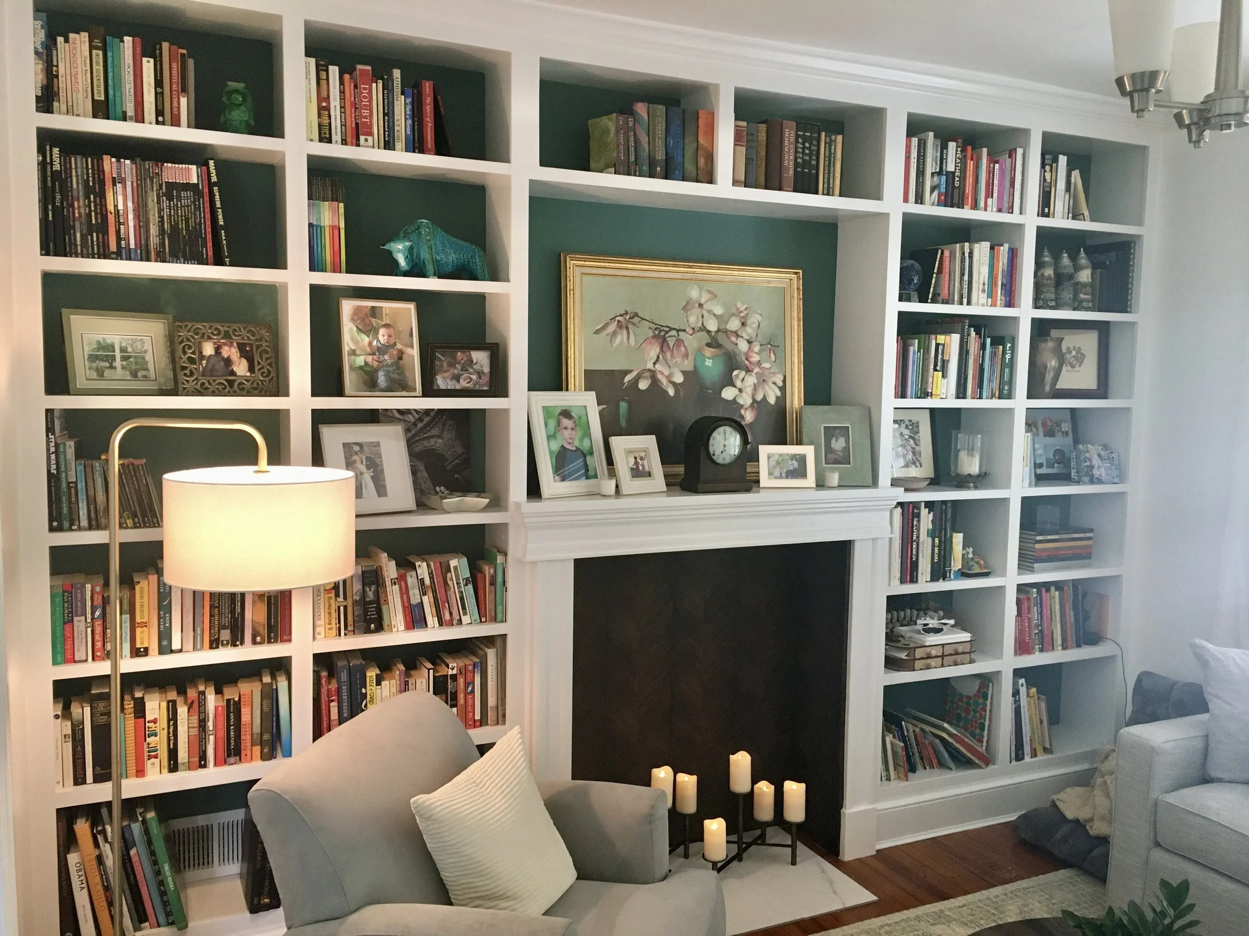 Living room built-in bookcase around a fireplace