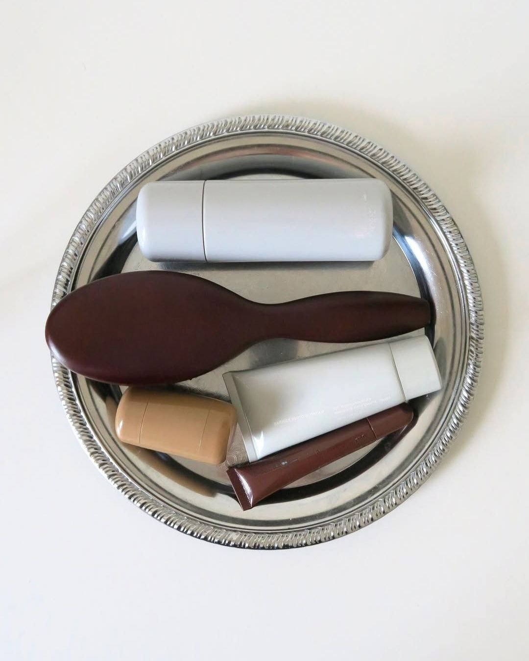 Some ingredients you read about.
Some ingredients you feel.

The cooling of aloe. The tingle of exfoliating acids. The cushion of hyaluronic acid. The calm of ceramides restoring your barrier.

Great skincare isn&rsquo;t just about what&rsquo;s liste