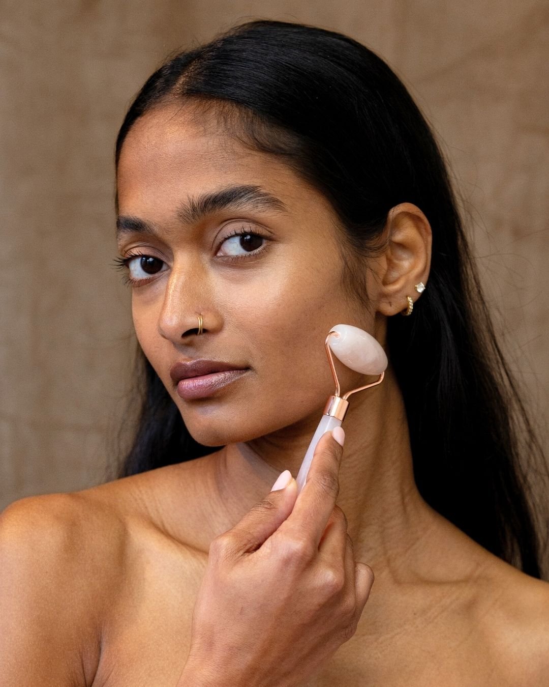 A few minutes, a little pressure, a lot of glow.

Jade rolling helps boost circulation, reduce puffiness, and support lymphatic drainage - making your skin look more refreshed and sculpted.

We test tools like this to see what actually makes a differ