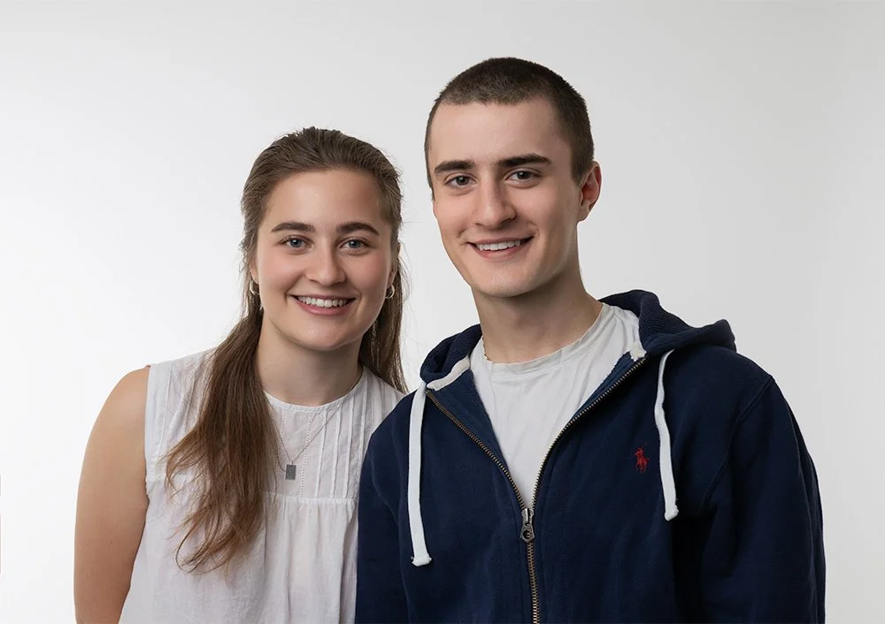 Syskon porträtt i studio