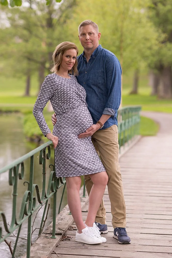 Gravidfotografering utomhus med partner