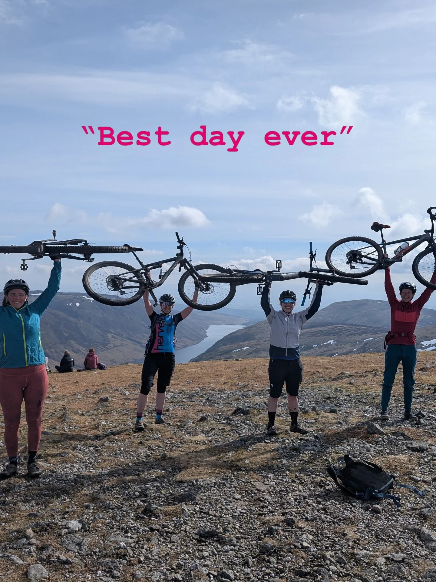 There was lots of different rides happening today and with hike a bike featuring for most! Coaching clans had a great time with @emilyswildadventures from @comriecroftbikes 

And lots of sharing adventure stories when we all got back for dinner

&ldq