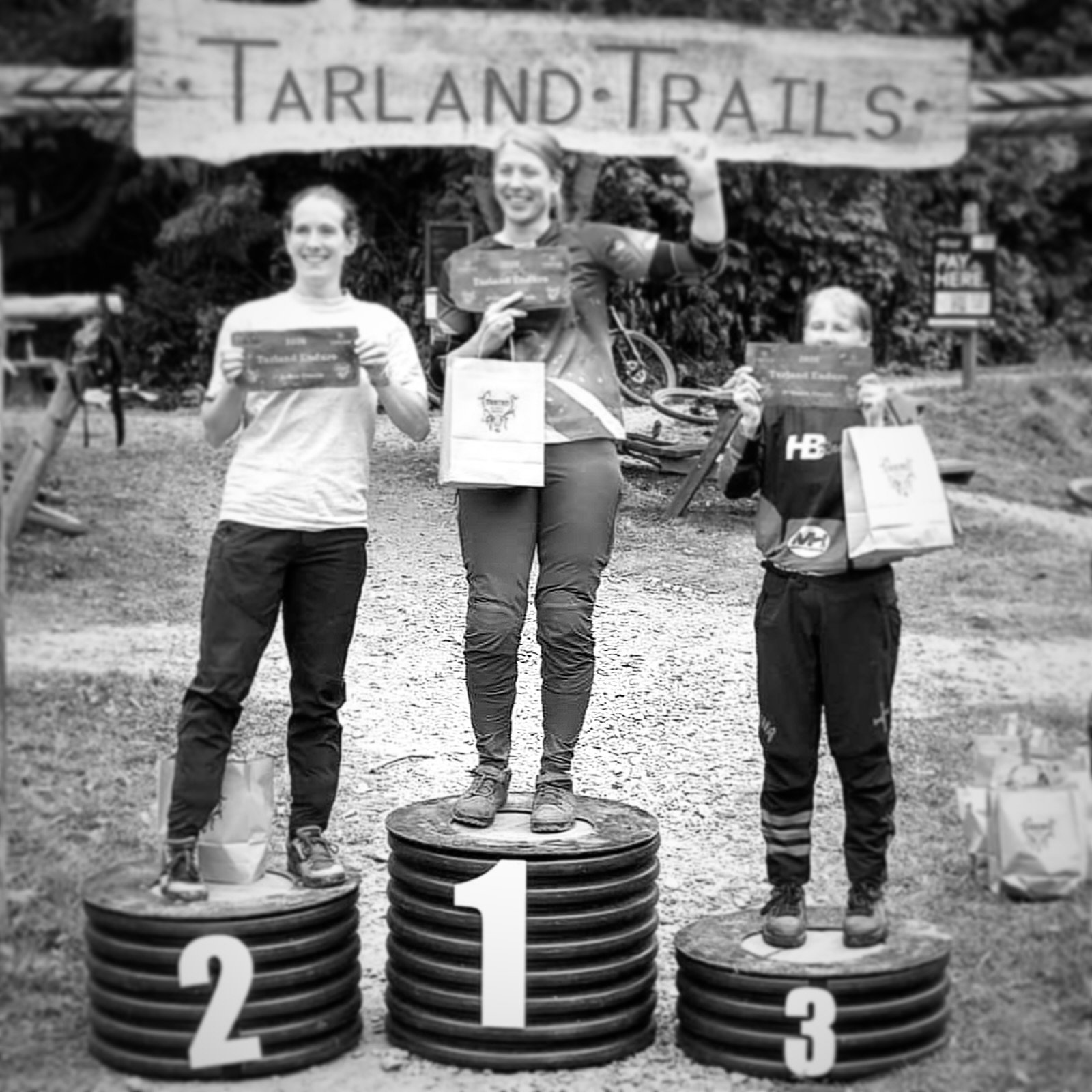 Amazing job today at the Tartan Series! Our Hervelos managed to finish on the podium too

👏👏 @annained @jeanne.dennehy @katiexhugs 

#tarlandenduro #hervelo #tartanseries #enduro #womenwhoride