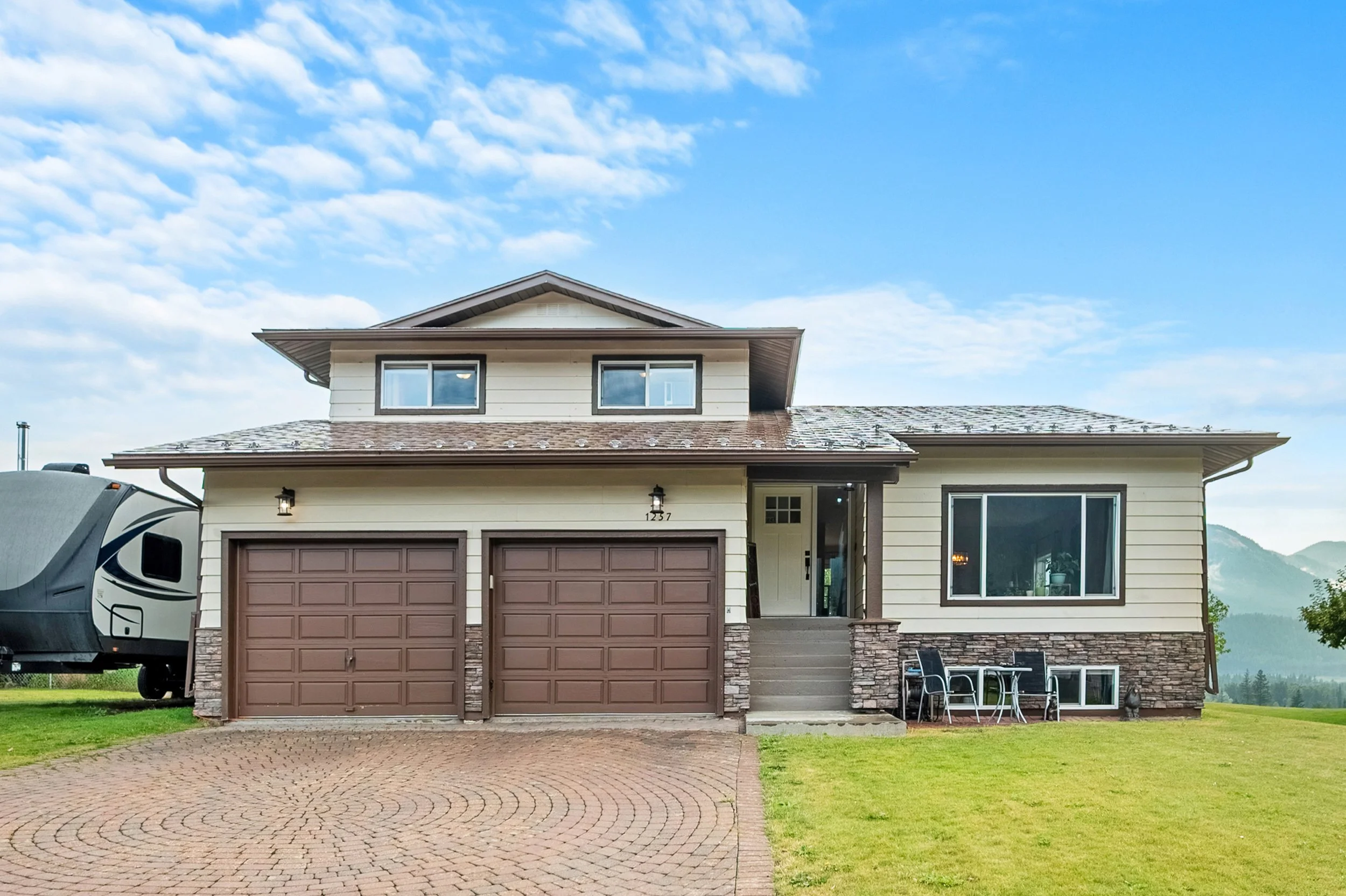 08.12.2023 - Mariah Runions - 1257 Valley View Dr Sparwood-4.jpg