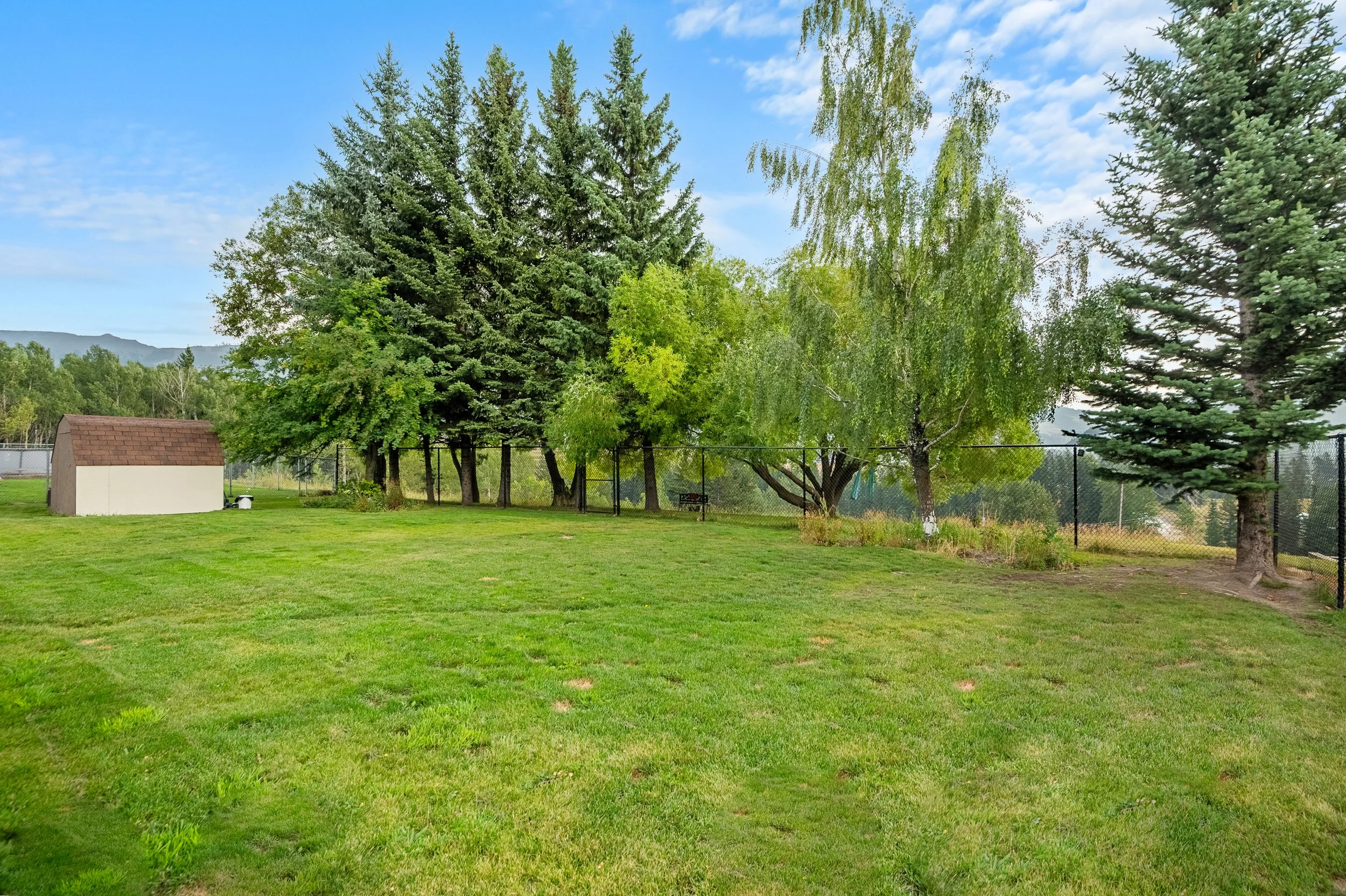 08.12.2023 - Mariah Runions - 1257 Valley View Dr Sparwood-40.jpg