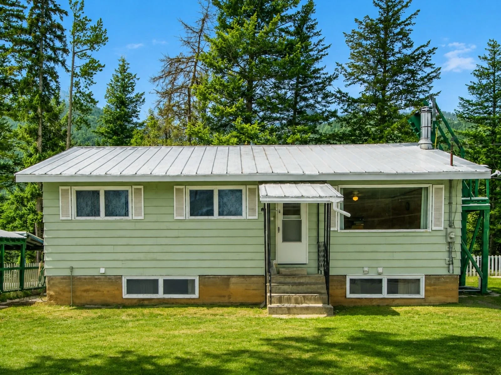 Michel Creek Road House Front.jpg