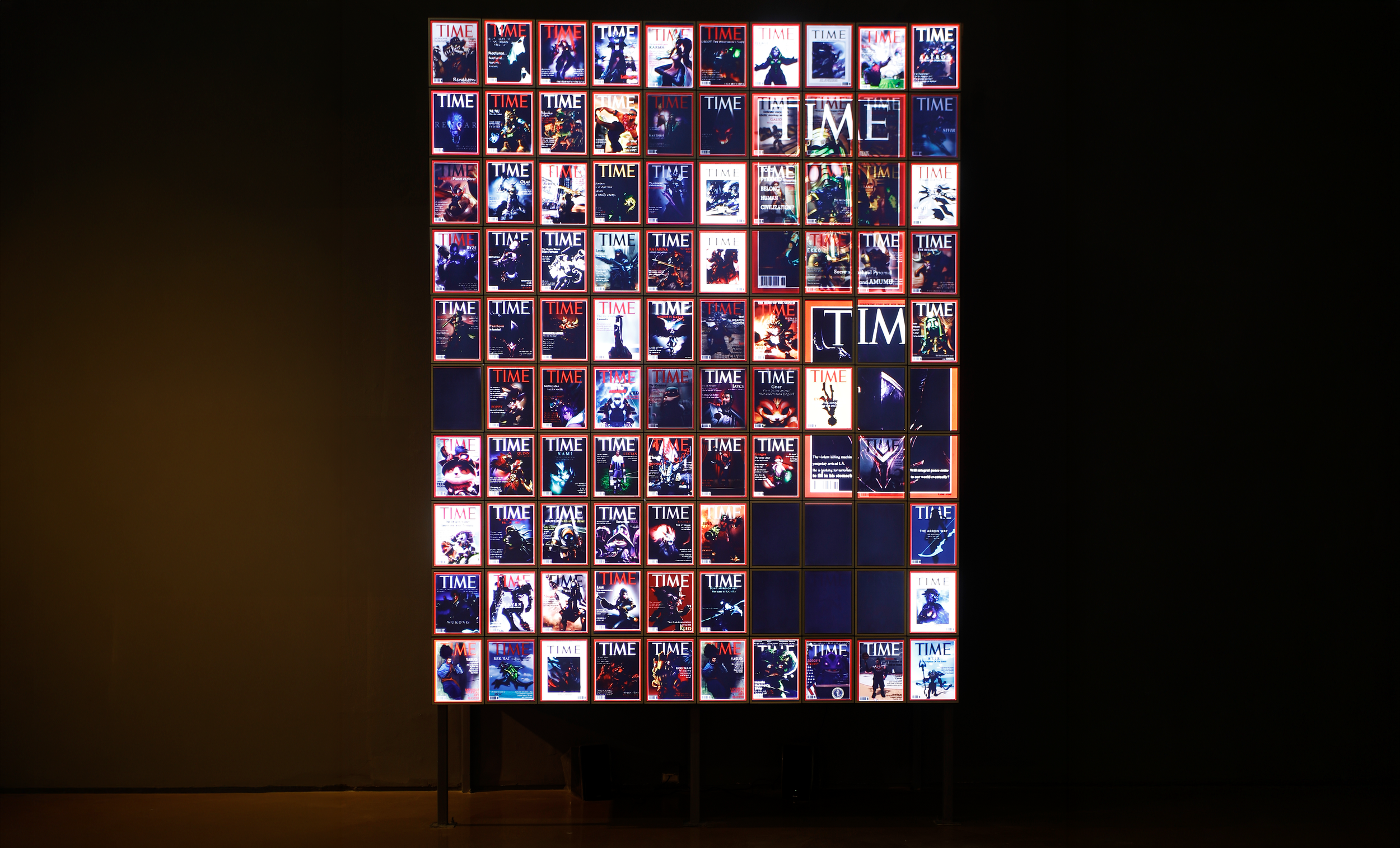   Covers of Virtual Magazine , 2017, video installation on 100 LCD displays, 03:18 loop, color, silent, 130 × 101.6 × 27.6 inches 
