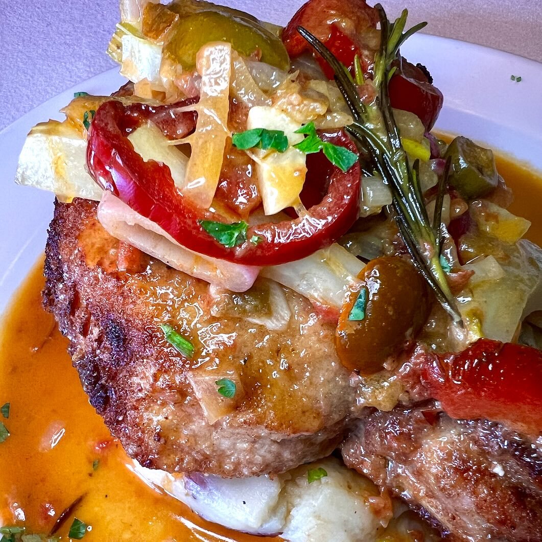 Pork Sicilian..breaded double cut/ caramelized fennel /
Onions / hot cherry peppers / creamy, mashed potatoes /  lemon thyme sauce #bestkeptsecret #bestitalianfood #madetoorder #freshingredients #familyowned #womanowned #bradleybeachnj