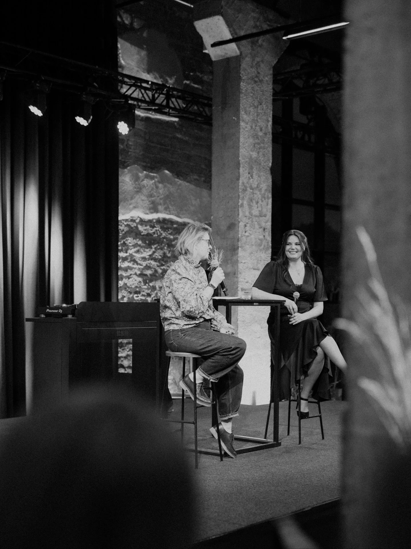 A(R)MOR AVAMISE PILDIGALERII 
I osa ⭐️🎞️ j&auml;&auml;dvustas @hanna.o.bender 

Mul on nii hea meel seda meeleolukat dokumentatsiooni vaadata ja jagada, kuna n&auml;en seal palju l&auml;hedust. &ldquo;A(r)mor&rdquo; foton&auml;itus peegeldab armastu