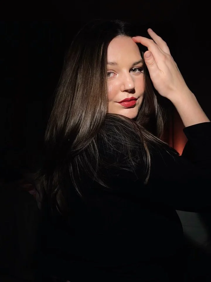 December 🌘🕯️ I can&rsquo;t belive all of it fit into one month.. 

Lot&rsquo;s of holiday celebrations, vulnerable conversations, planning exciting new adventures &amp; mostly embracing the darkness and sleeping a lot like in the last picture 🌀 

