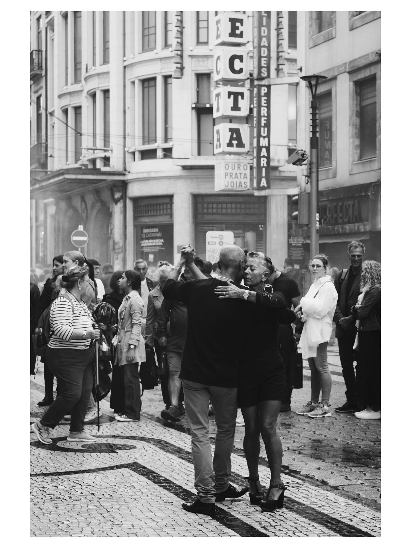 Minu teos &ldquo;Saudade&rdquo; osaleb @ostanoortkunsti.oksjon ⭐️

T&ouml;&ouml; p&auml;rineb mu isikun&auml;ituselt &ldquo;A(r)mor&rdquo;, mis toimus Fotografiska Tallinna kohvikus (2025&ndash;2026) ning r&auml;ndas edasi P&auml;rnu Linnagalerii End