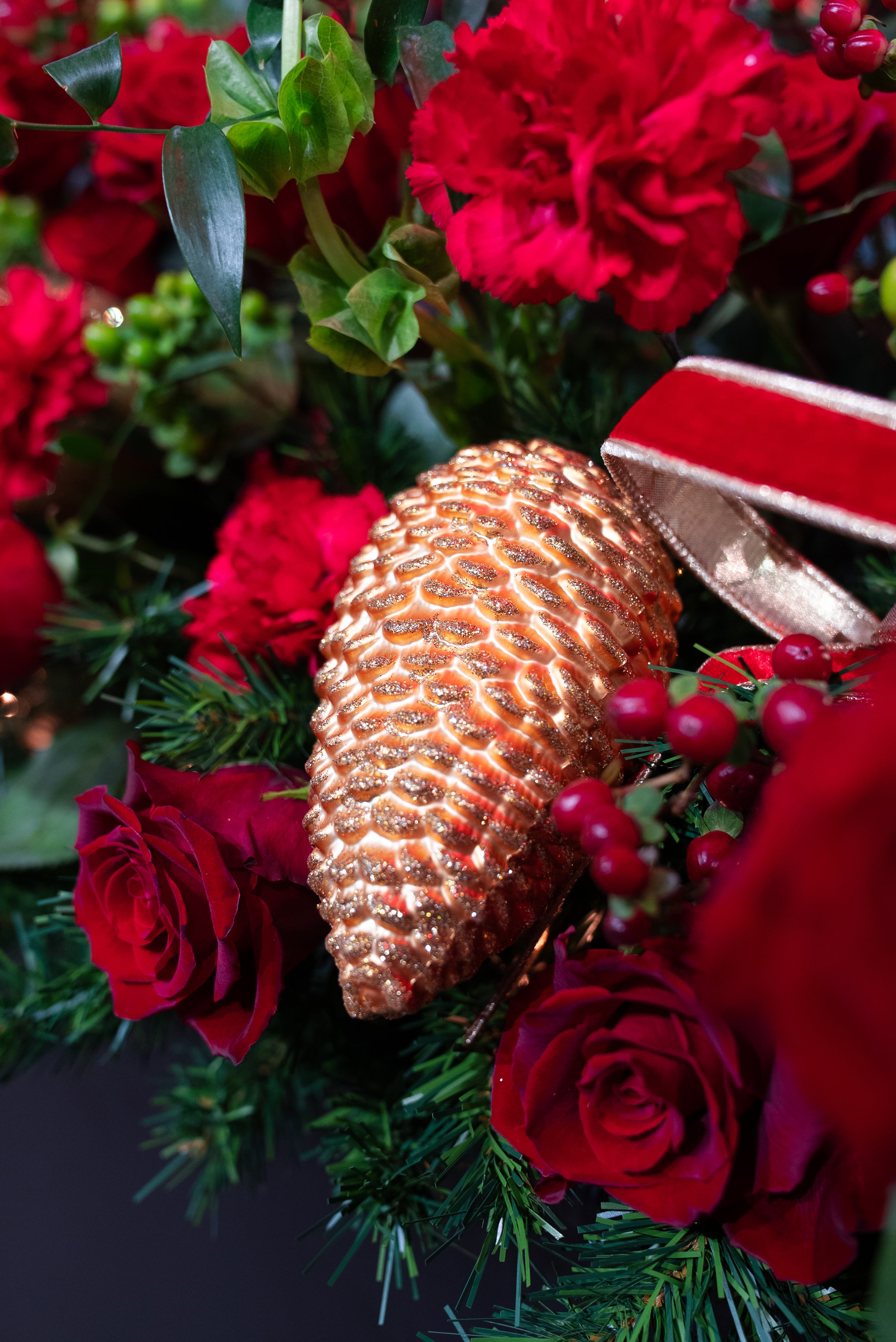 christmas-eve-flower-decor_55003915843_o.jpg