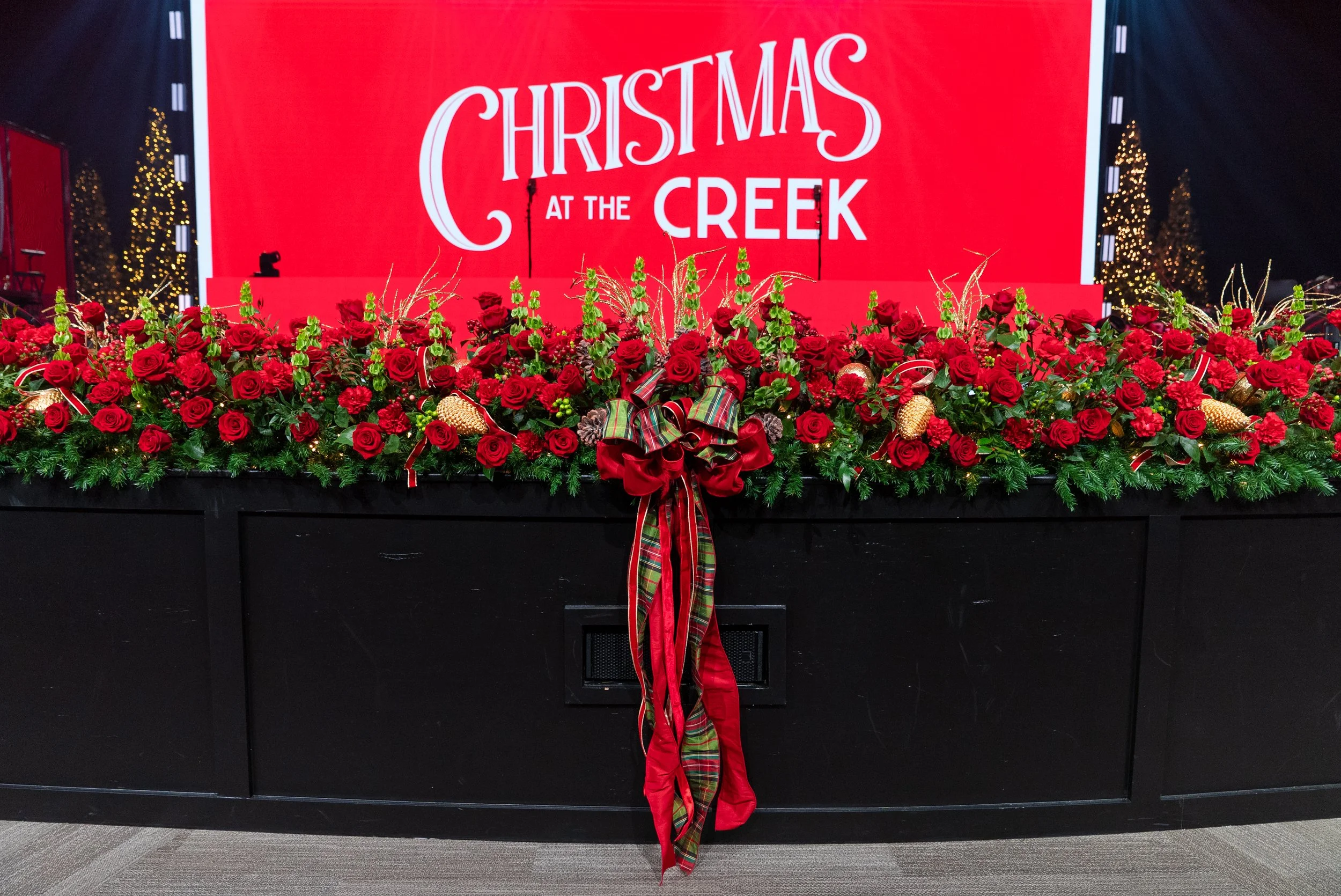 christmas-eve-flower-decor_55003749031_o.jpg