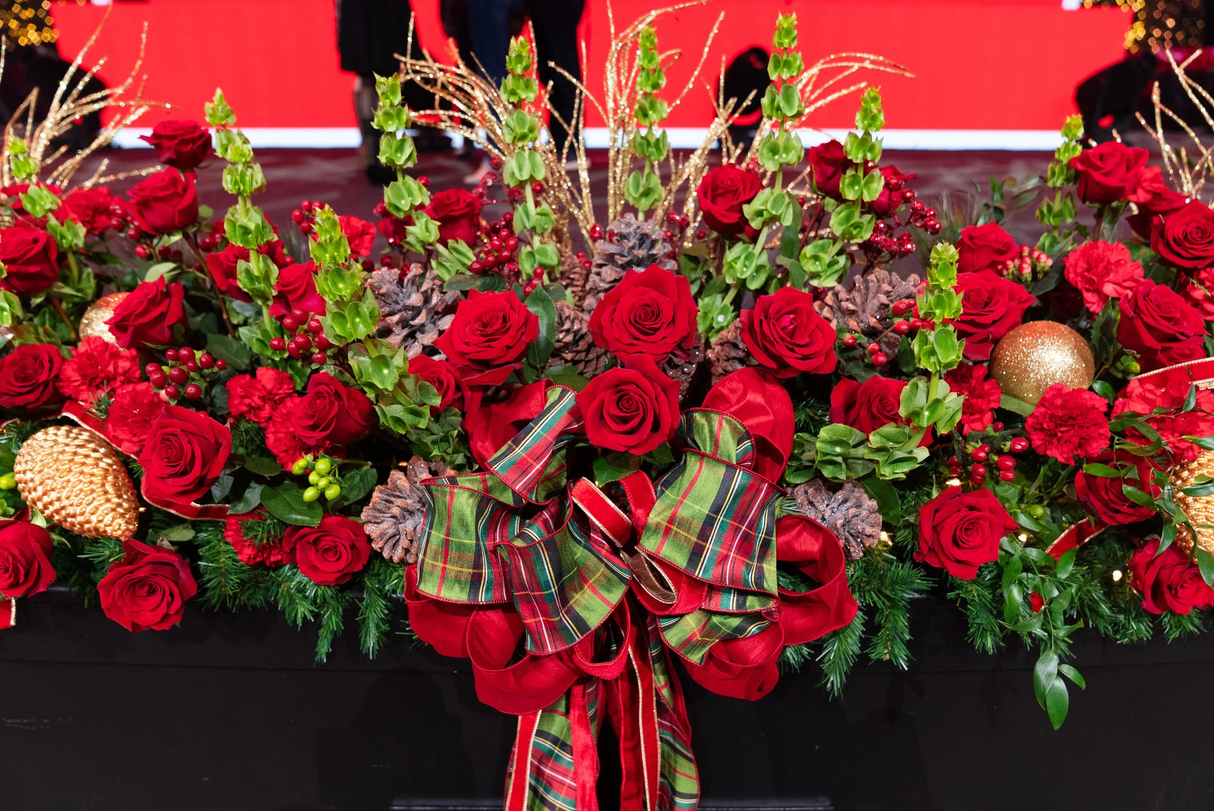 christmas-eve-flower-decor_55003749221_o.jpg
