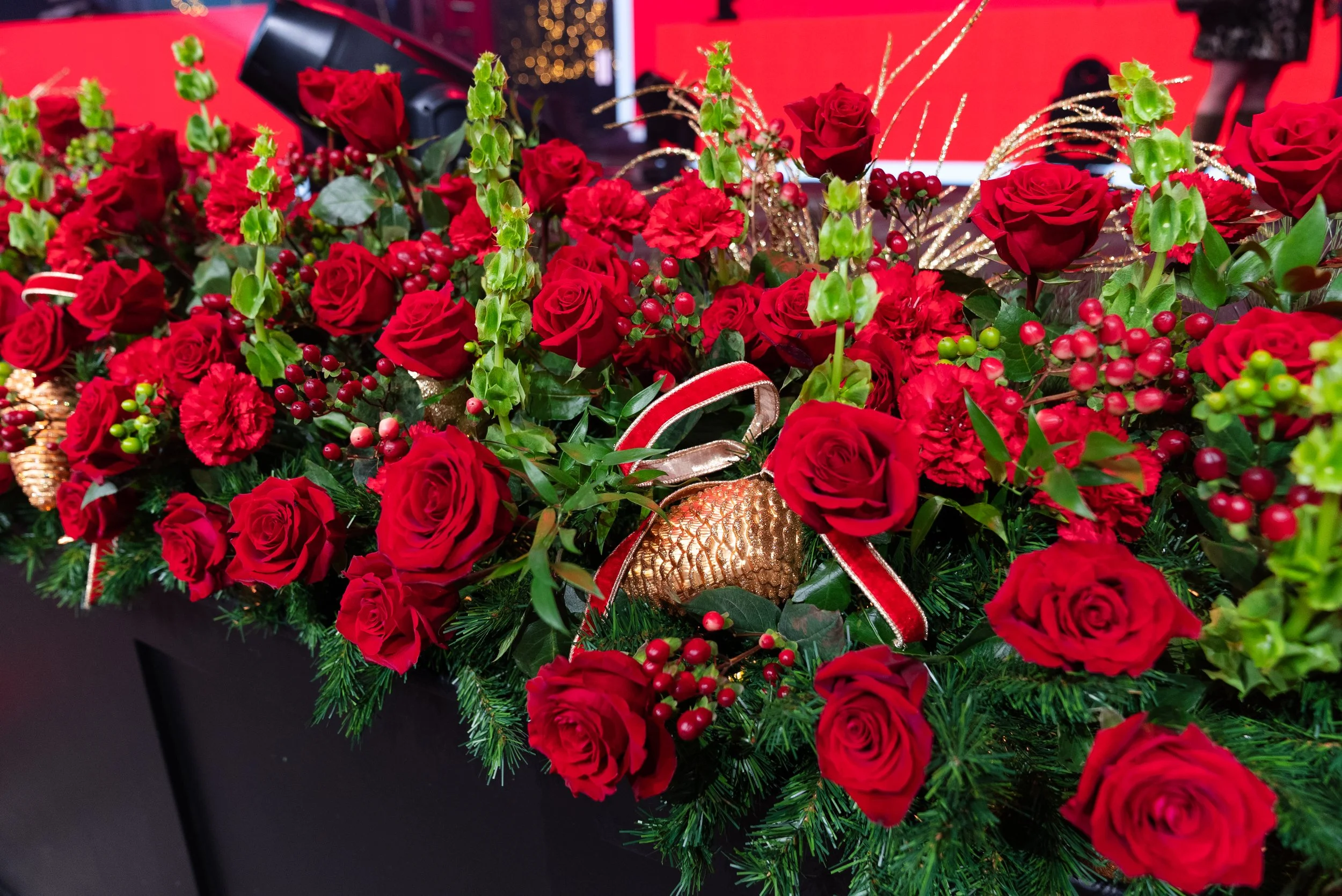 christmas-eve-flower-decor_55003749176_o.jpg