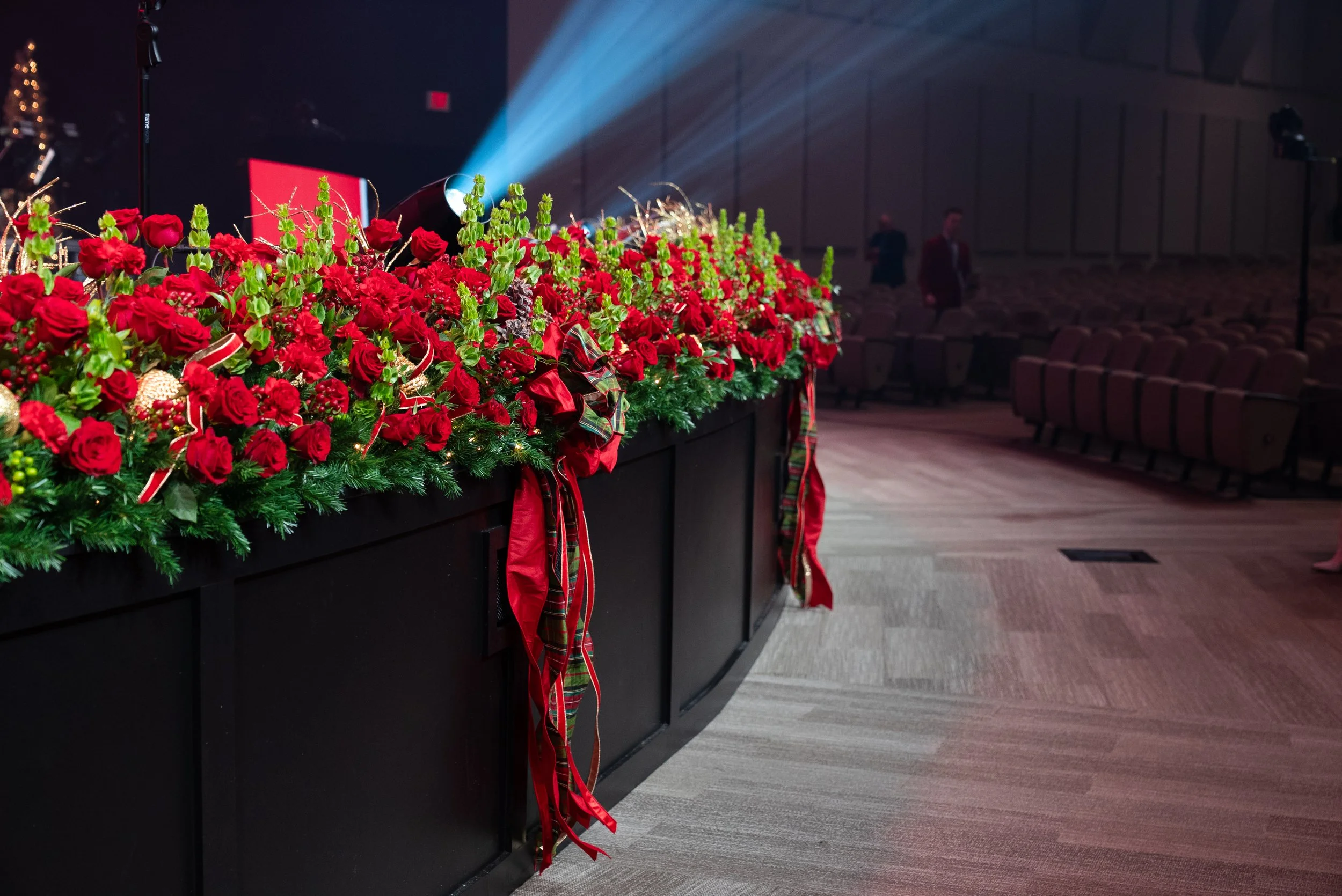 christmas-eve-flower-decor_55004052250_o.jpg