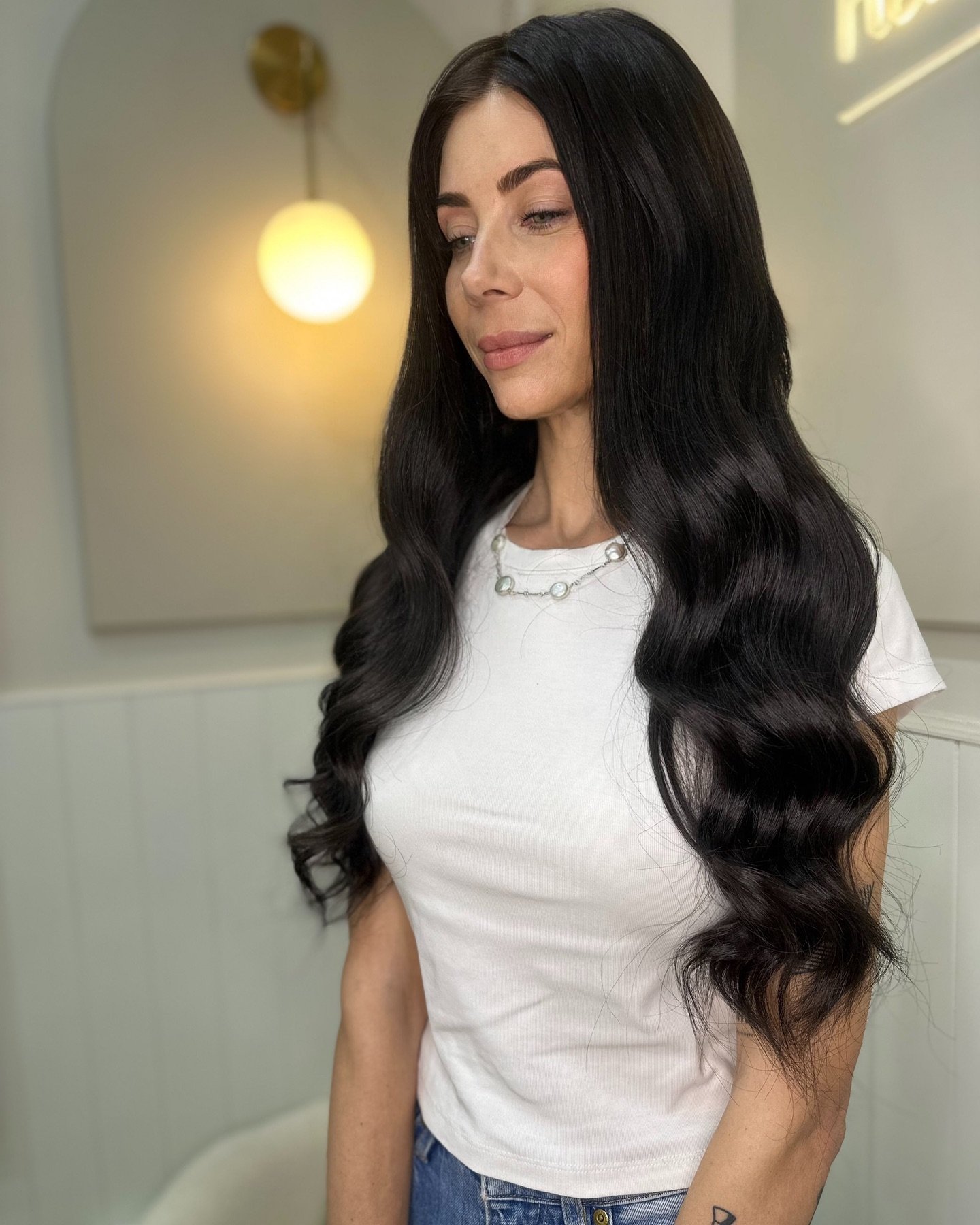 Swipe for before, incredible 🤩👏🏻

22 inches, 2 full heads keratin bonds 
#sydneyhairextensions