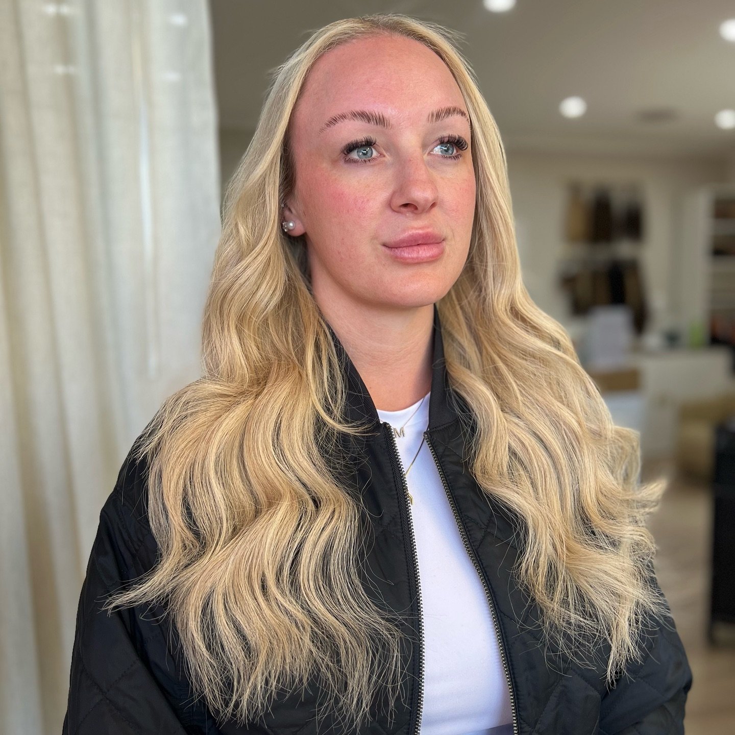 93 grams was plenty 🤗

Meaghan wearing keratin bonds 18 inches 

Swipe to see before 

#sydneyhairextensions #keratinbondssydney