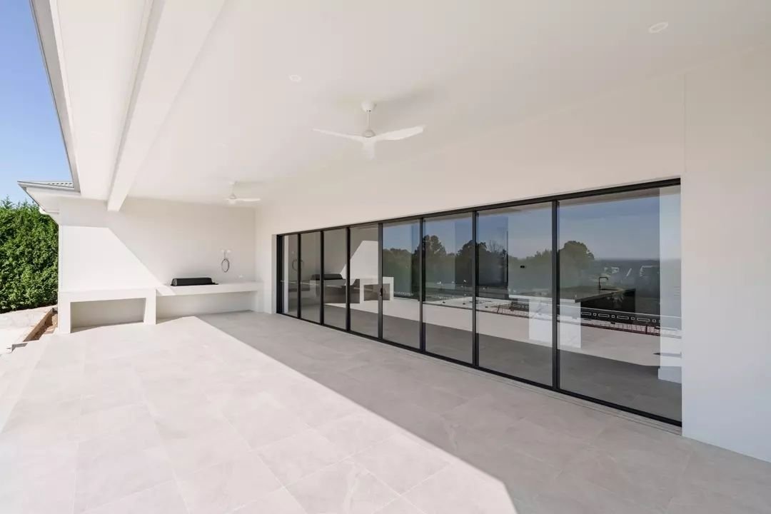 @bradmansdoors supplied us with the perfect sliding doors for our clients. They wanted a space that could fully open to enlarge their entertaining and living spaces, and they chose a great product.

@bradmansdoors

#alfresco #outdoorliving #outdoorbb